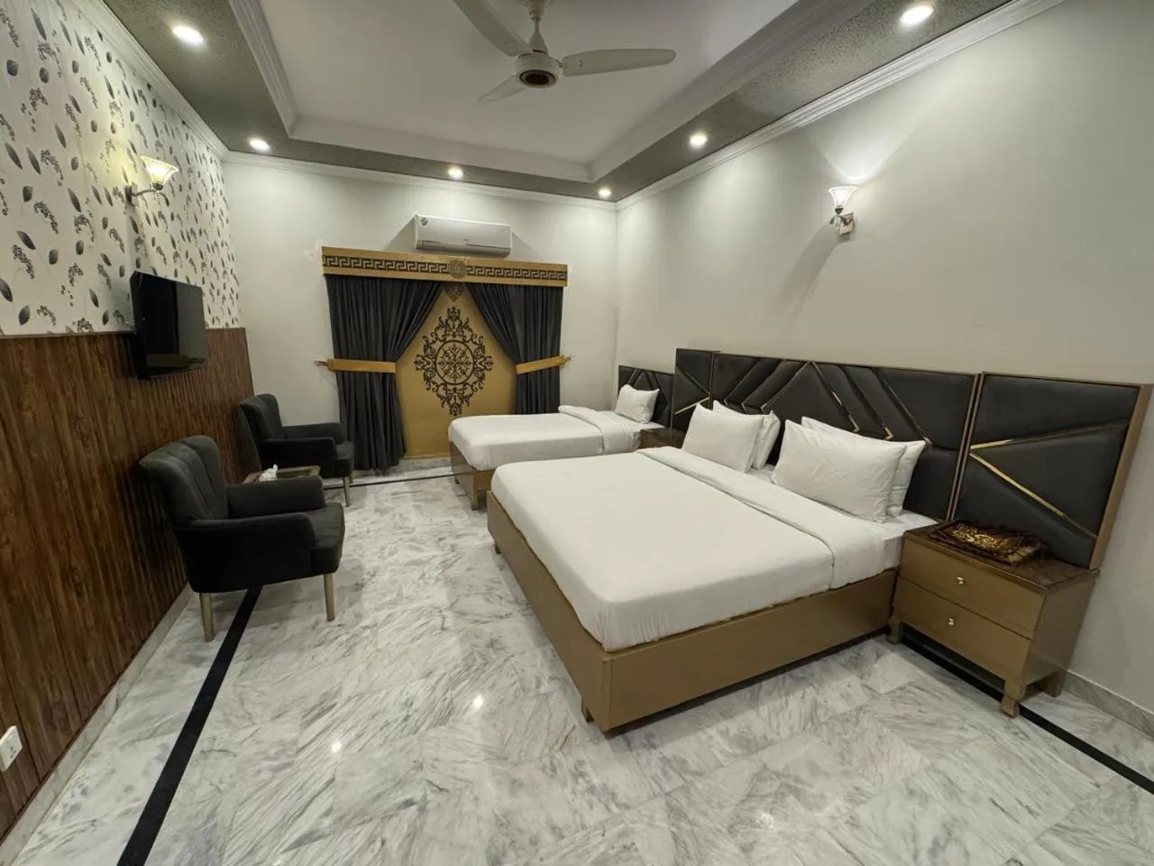 Bed in Travis Executive Guest House Islamabad