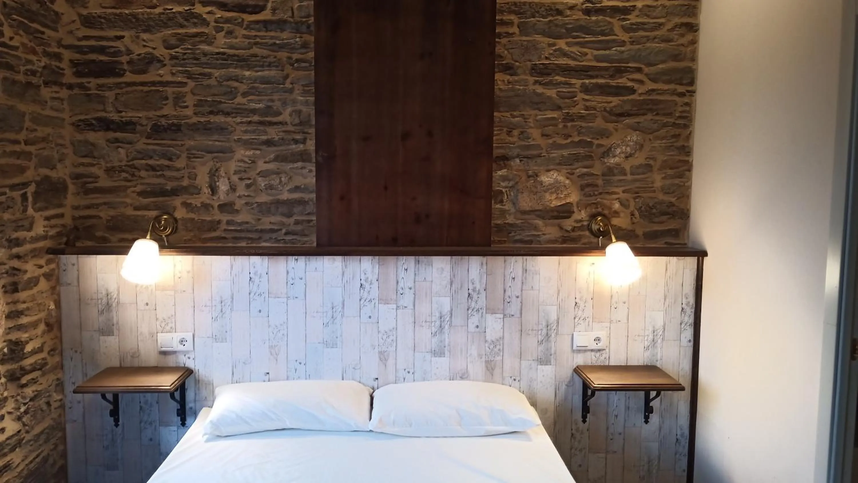 Photo of the whole room, Bed in La Casona de Sarria