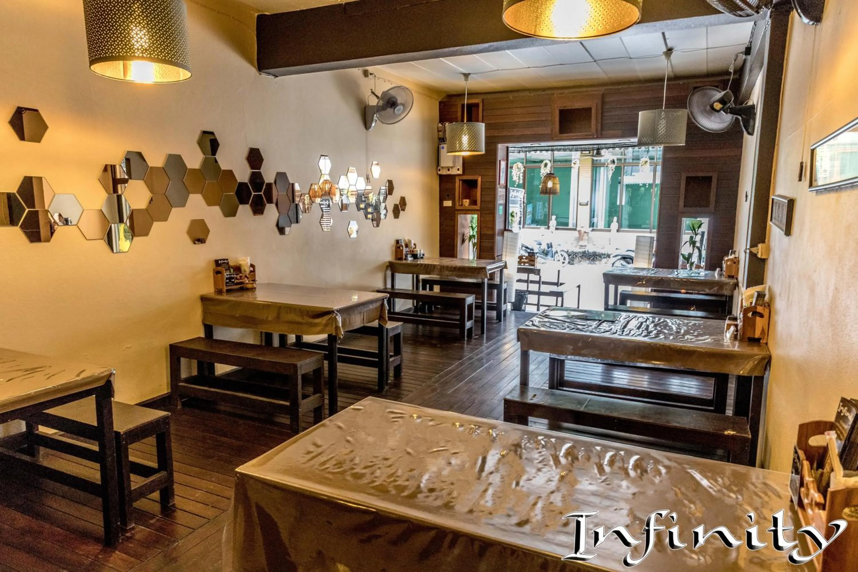 Restaurant/places to eat in Infinity Guesthouse