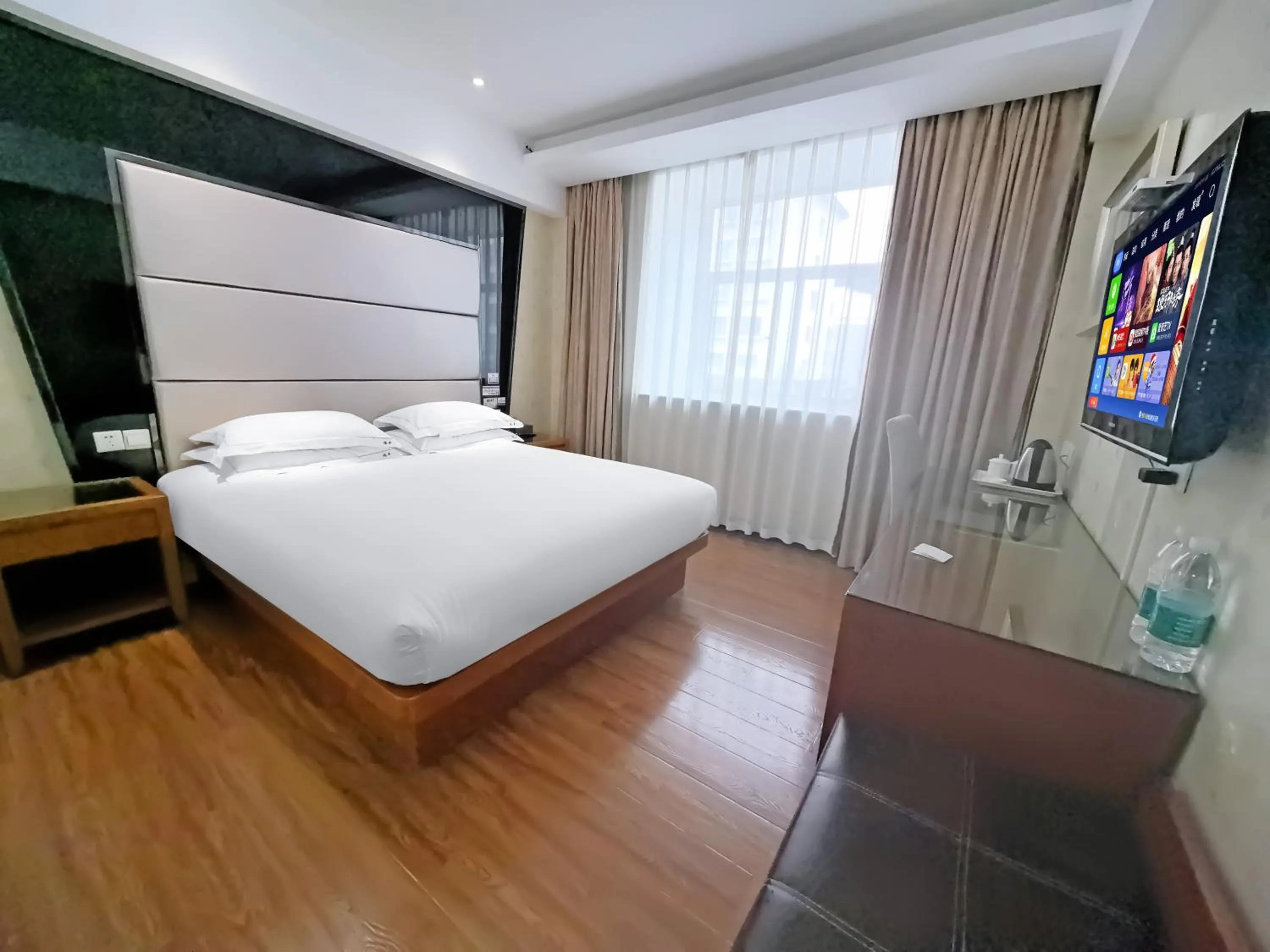 Bedroom, Bed in Yiwu Ruifeng Hotel