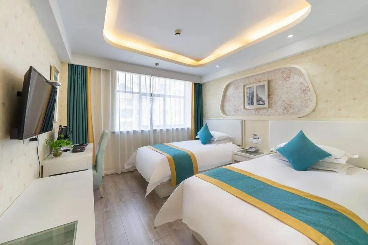 Bedroom, Bed in Yiwu Ruifeng Hotel
