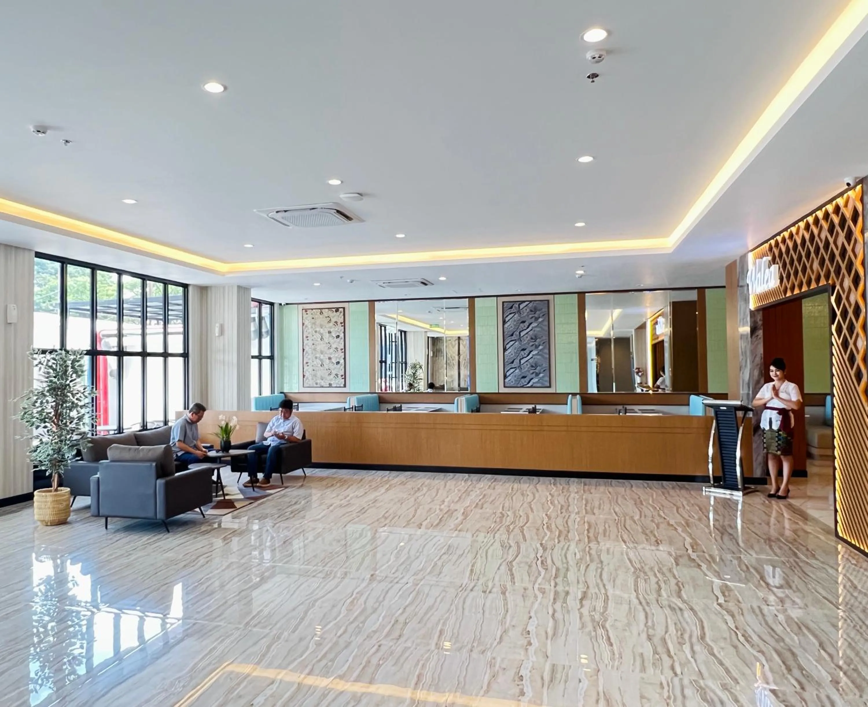 Lobby or reception in d'primahotel Airport Sultan Hasanuddin Makassar