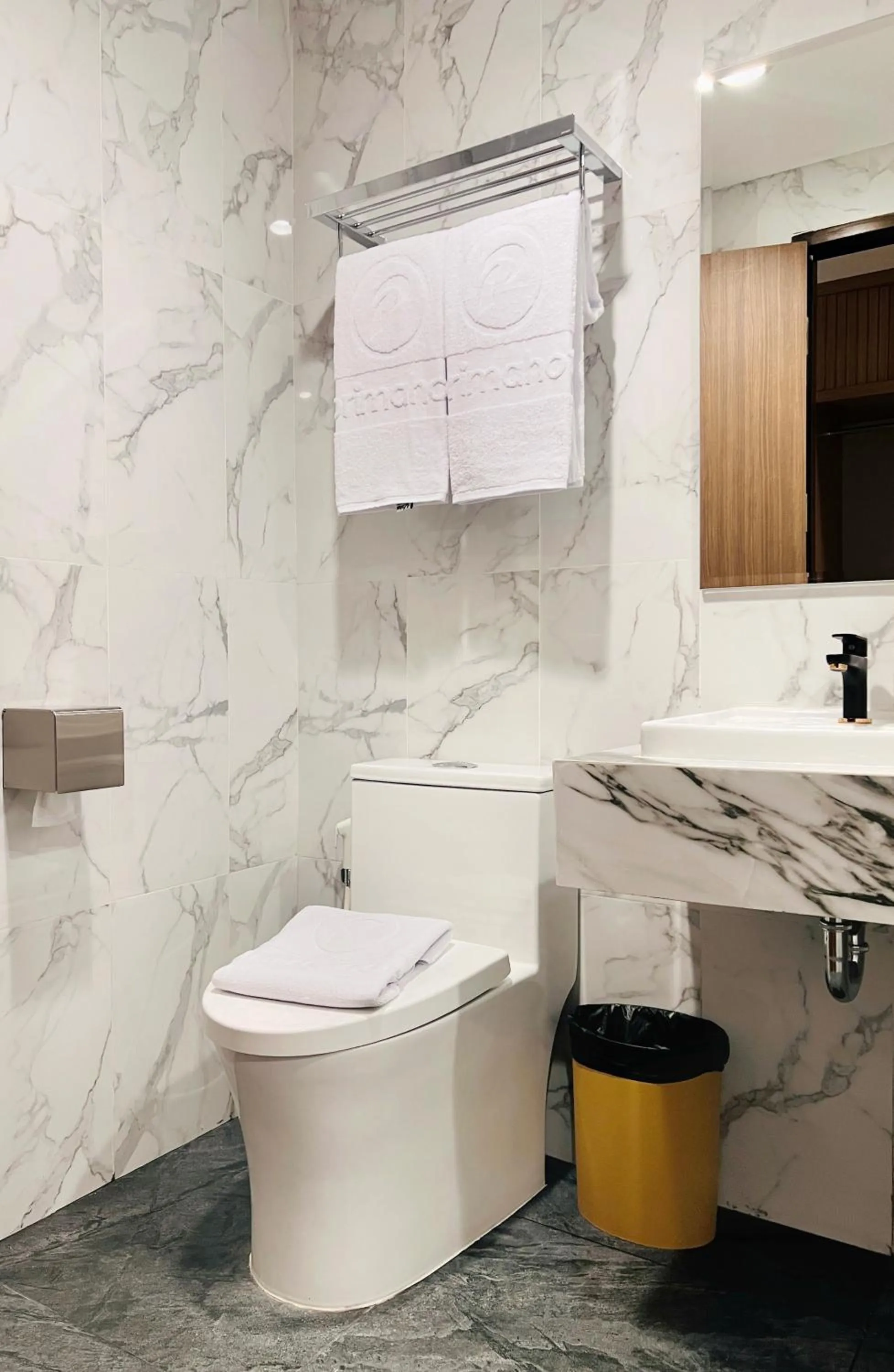 Toilet in d'primahotel Airport Sultan Hasanuddin Makassar