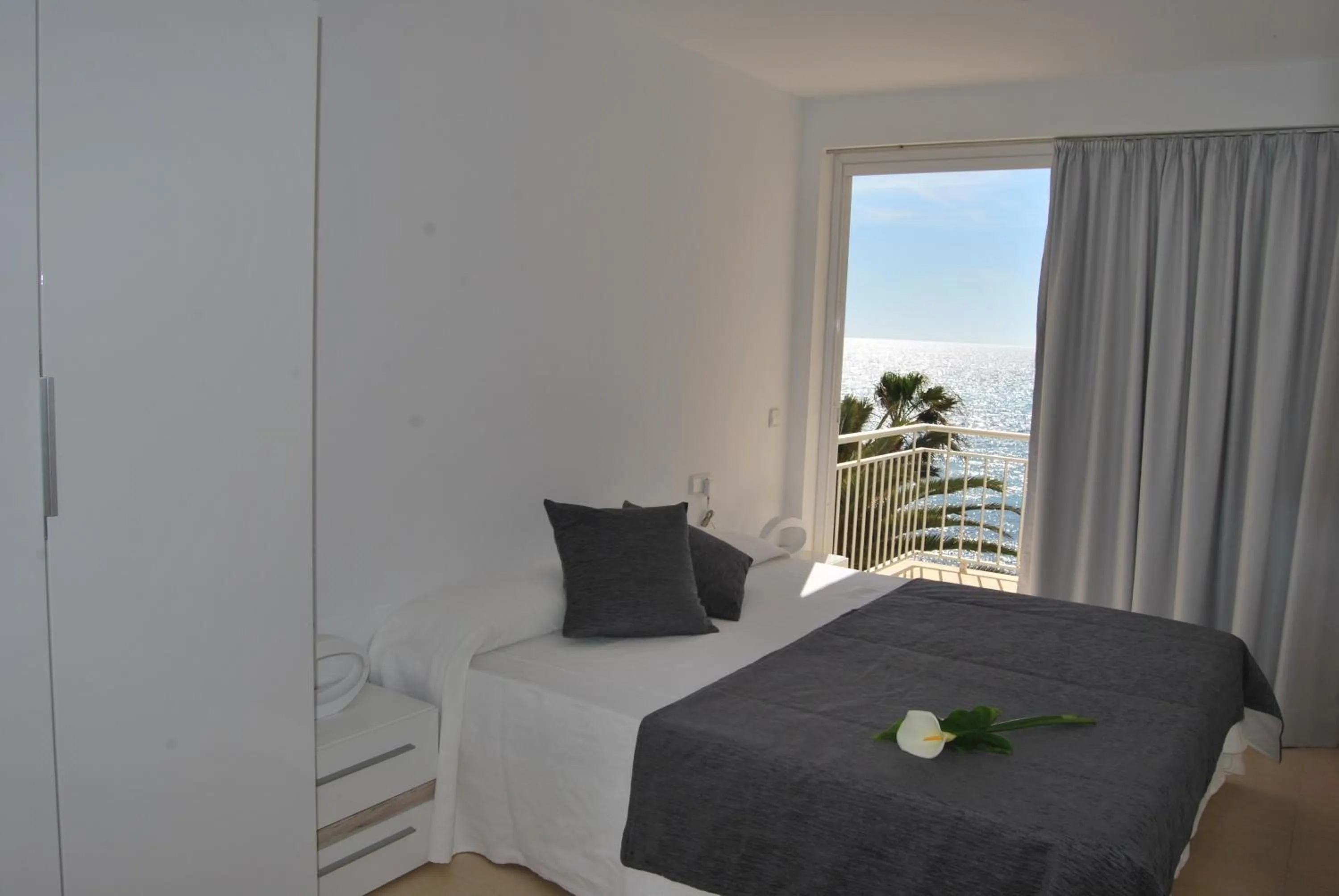 Day, Bed in Apartamentos Alborada