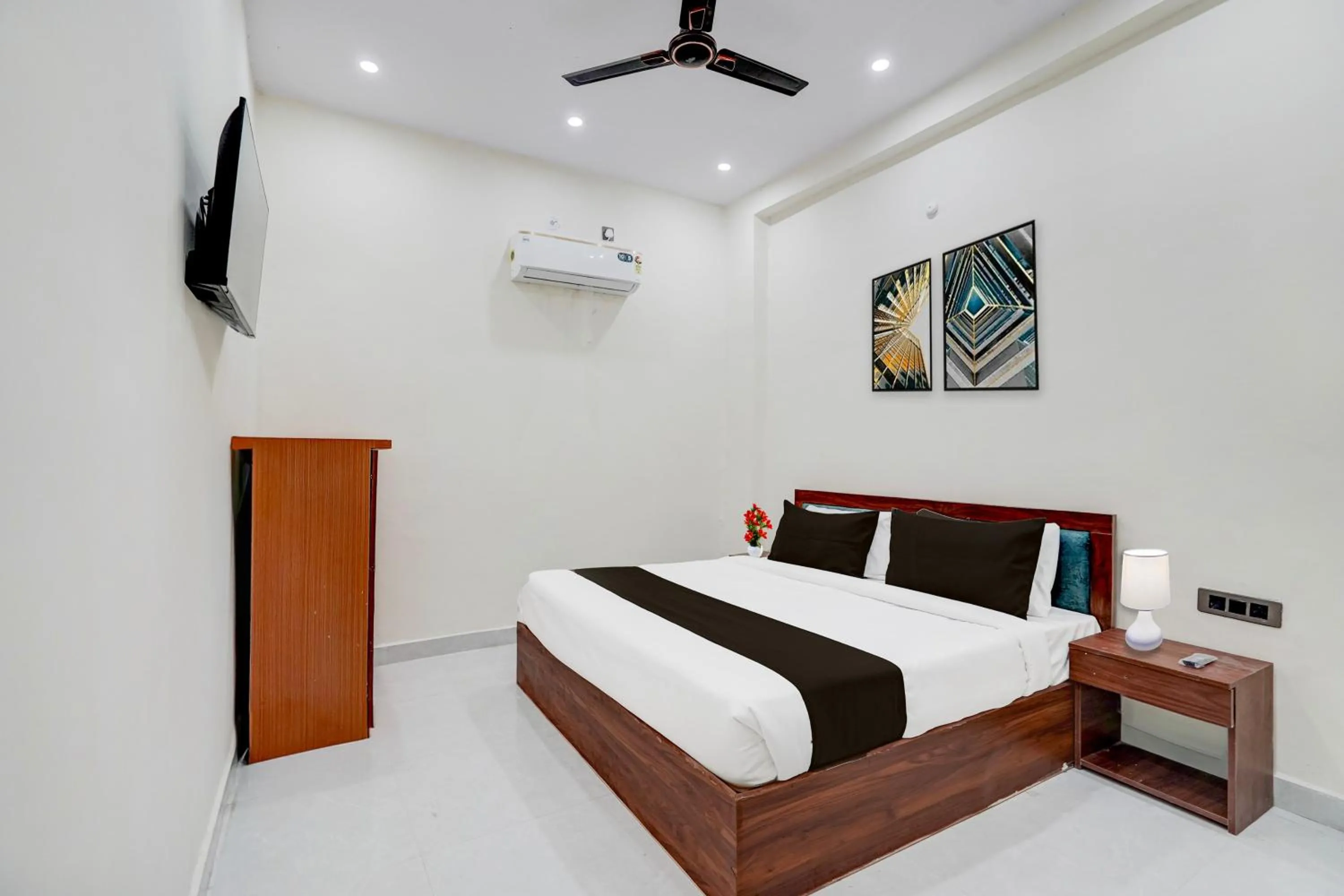 Super Hotel O Shree Ji Puram Near Prem Mandir
