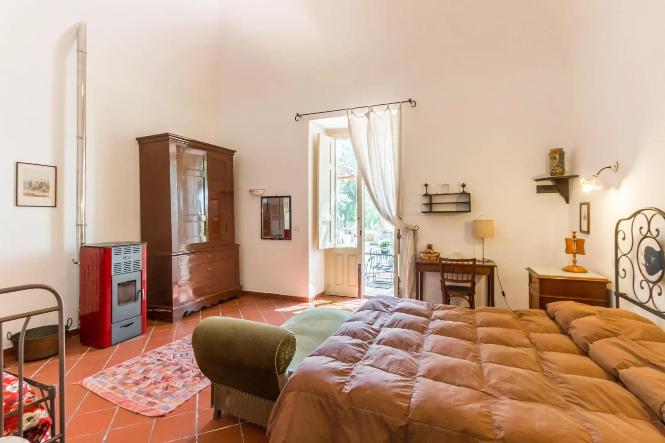 Photo of the whole room in Etna B&B La casa di Pippinitto