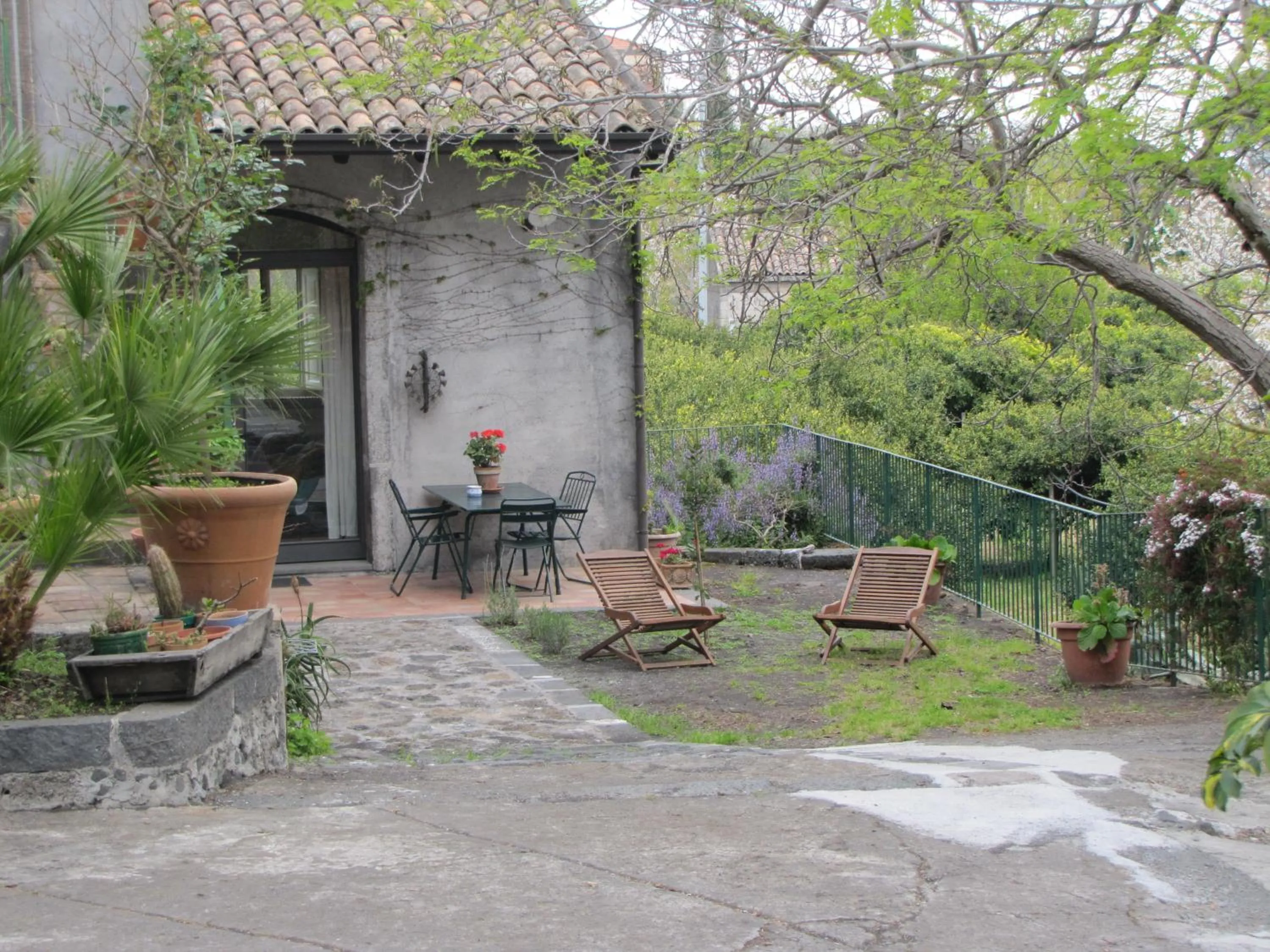 Photo of the whole room in Etna B&B La casa di Pippinitto