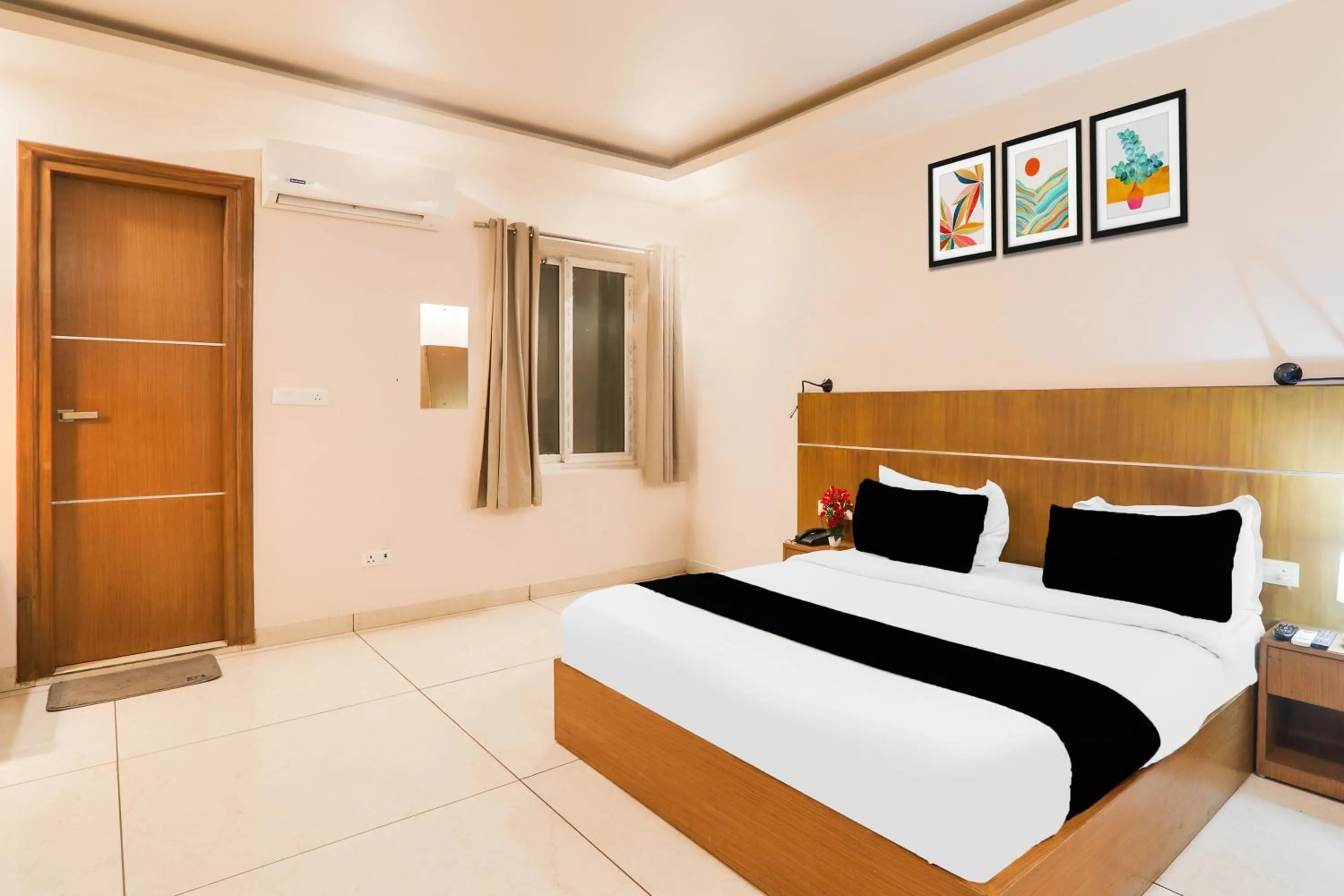 Super Townhouse Viraj Khand Formerly Veridian Inn