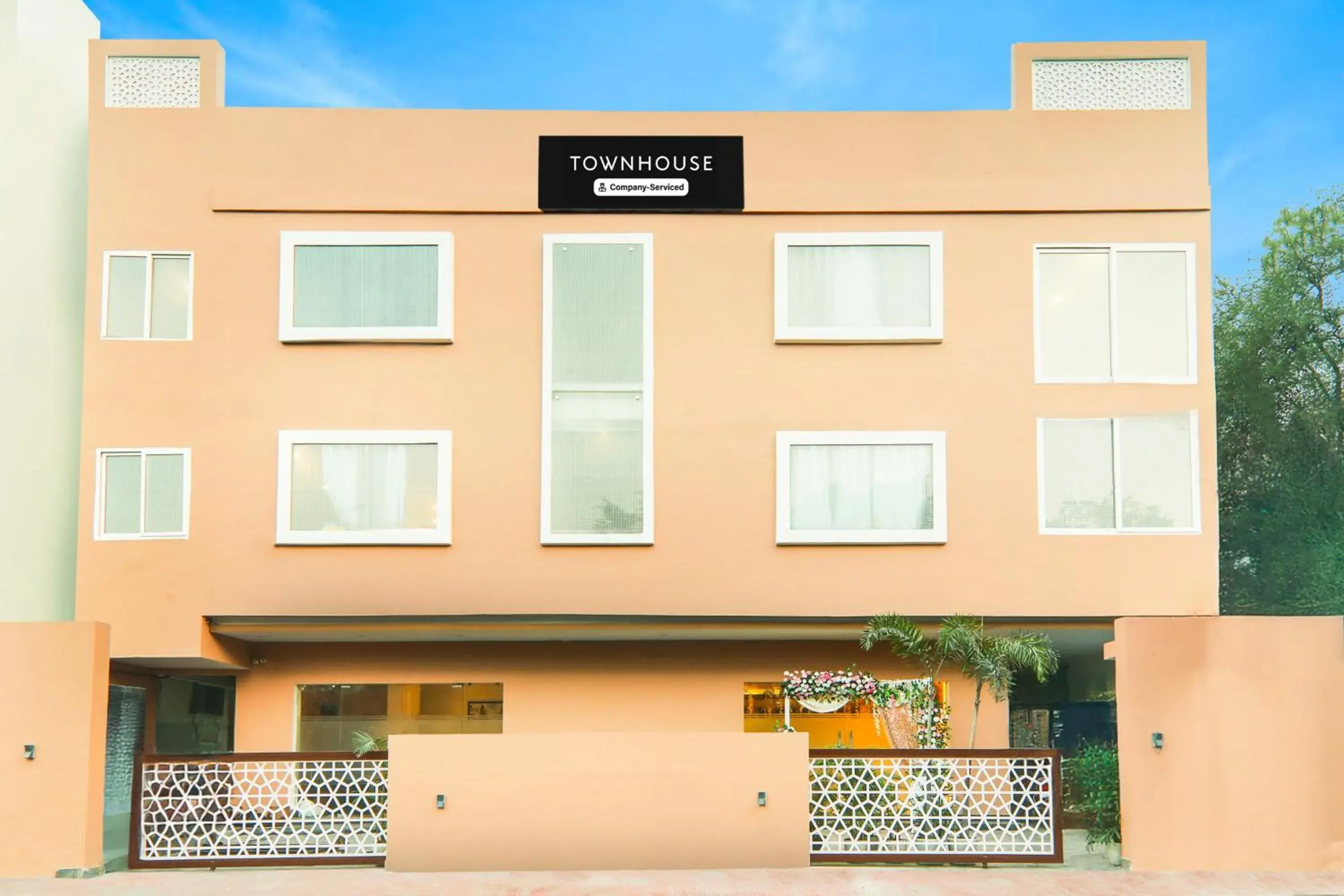 Super Townhouse Viraj Khand Formerly Veridian Inn Super Townhouse Viraj Khand Formerly Veridian Inn