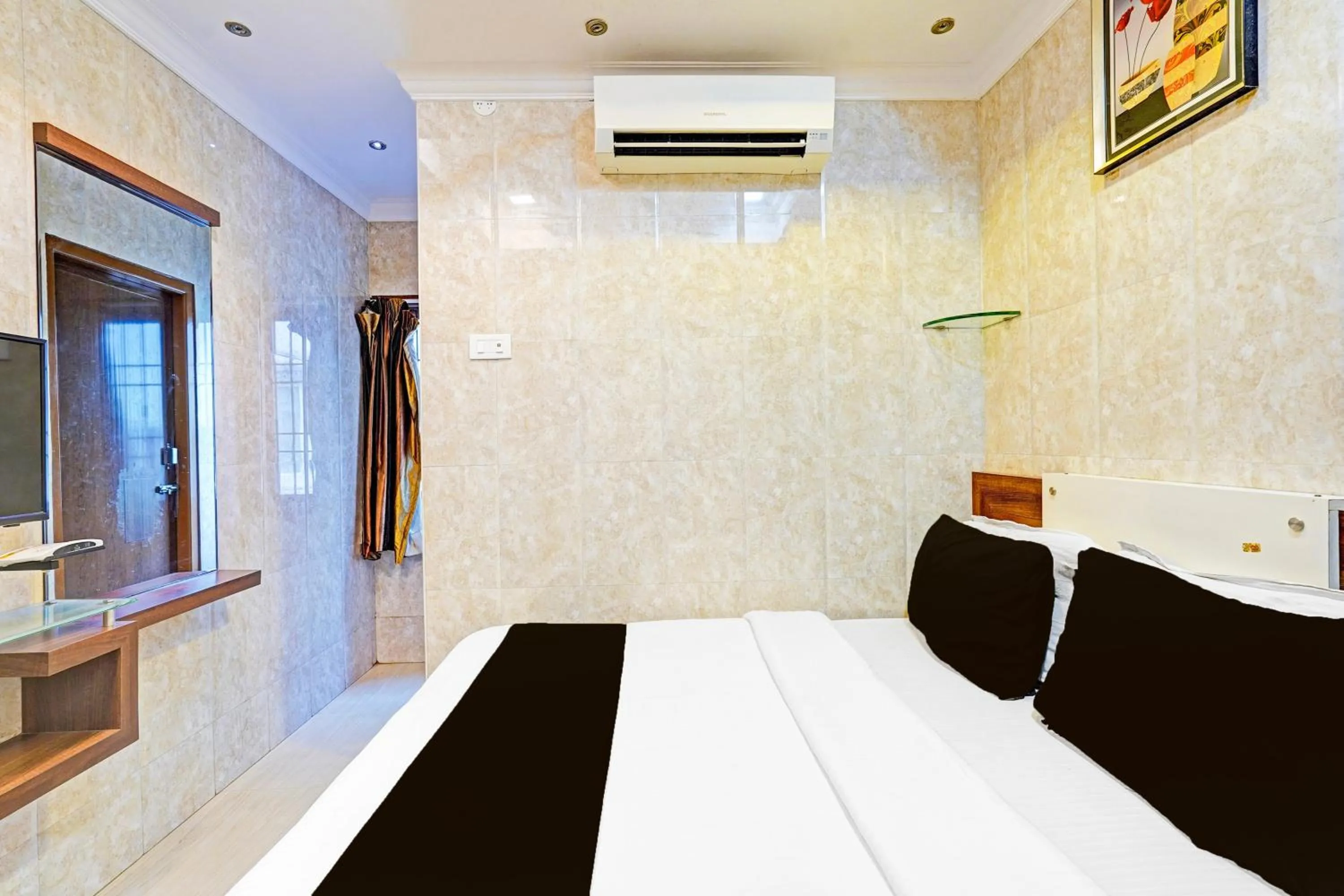 Bed in Super Hotel O Triplicane formerly Park Royal