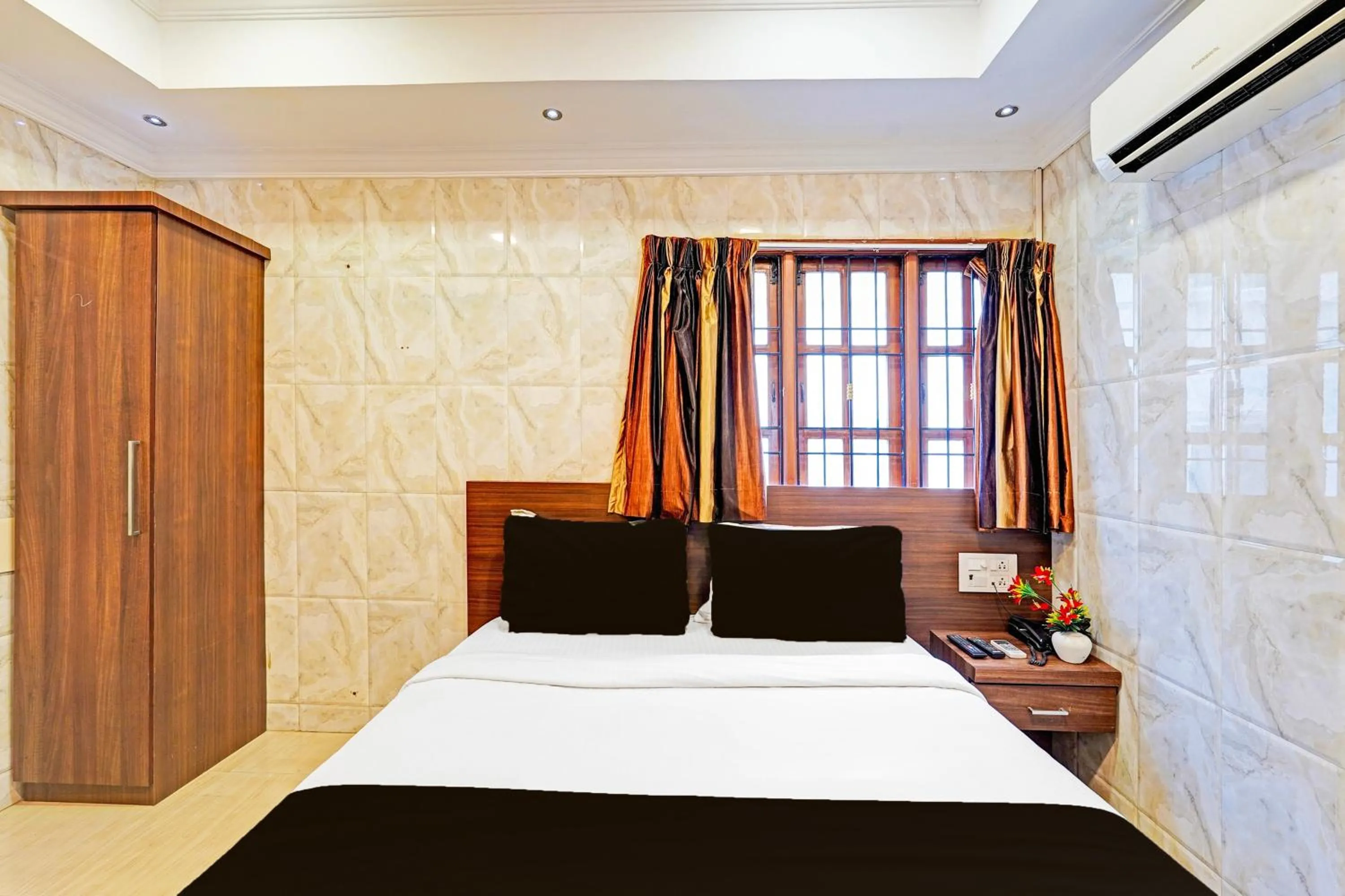 Bed in Super Hotel O Triplicane formerly Park Royal