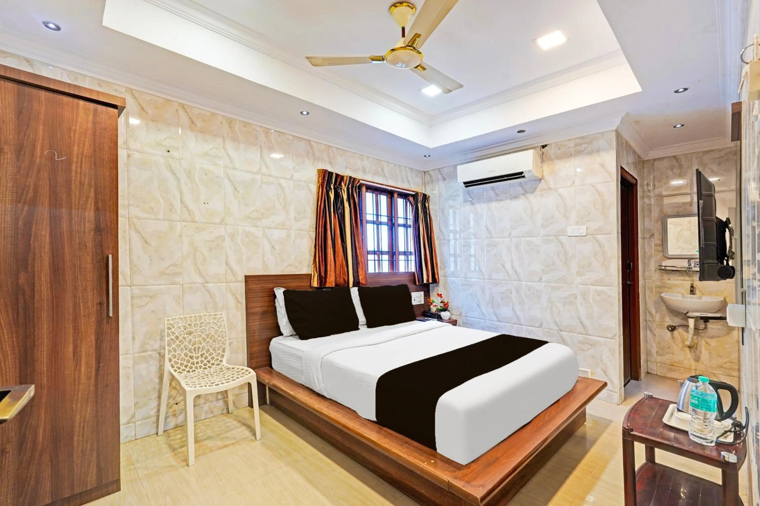 Bed in Super Hotel O Triplicane formerly Park Royal