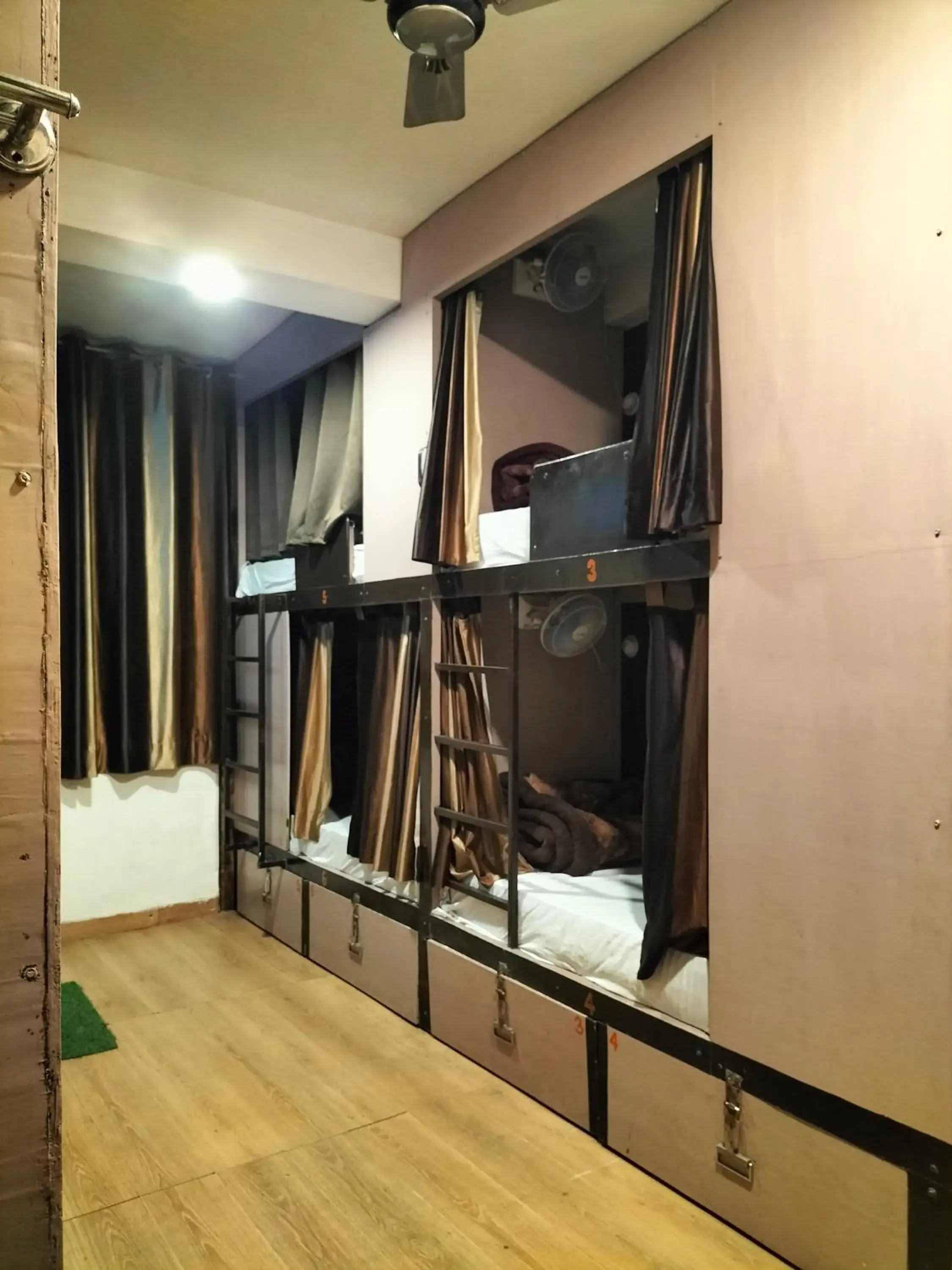 Bed in 6-Bed Mixed Dormitory Room in Sonu Guesthouse & Hostel, Rishikesh Bed in 6-Bed Mixed Dormitory Room in Sonu Guesthouse & Hostel, Rishikesh