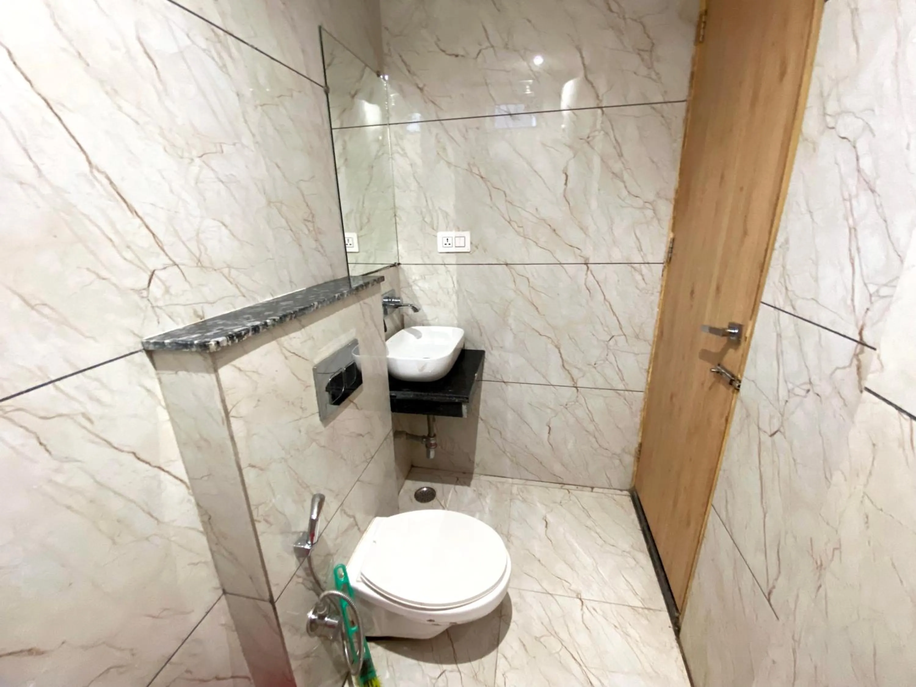 Shower in Sonu Guesthouse & Hostel, Rishikesh