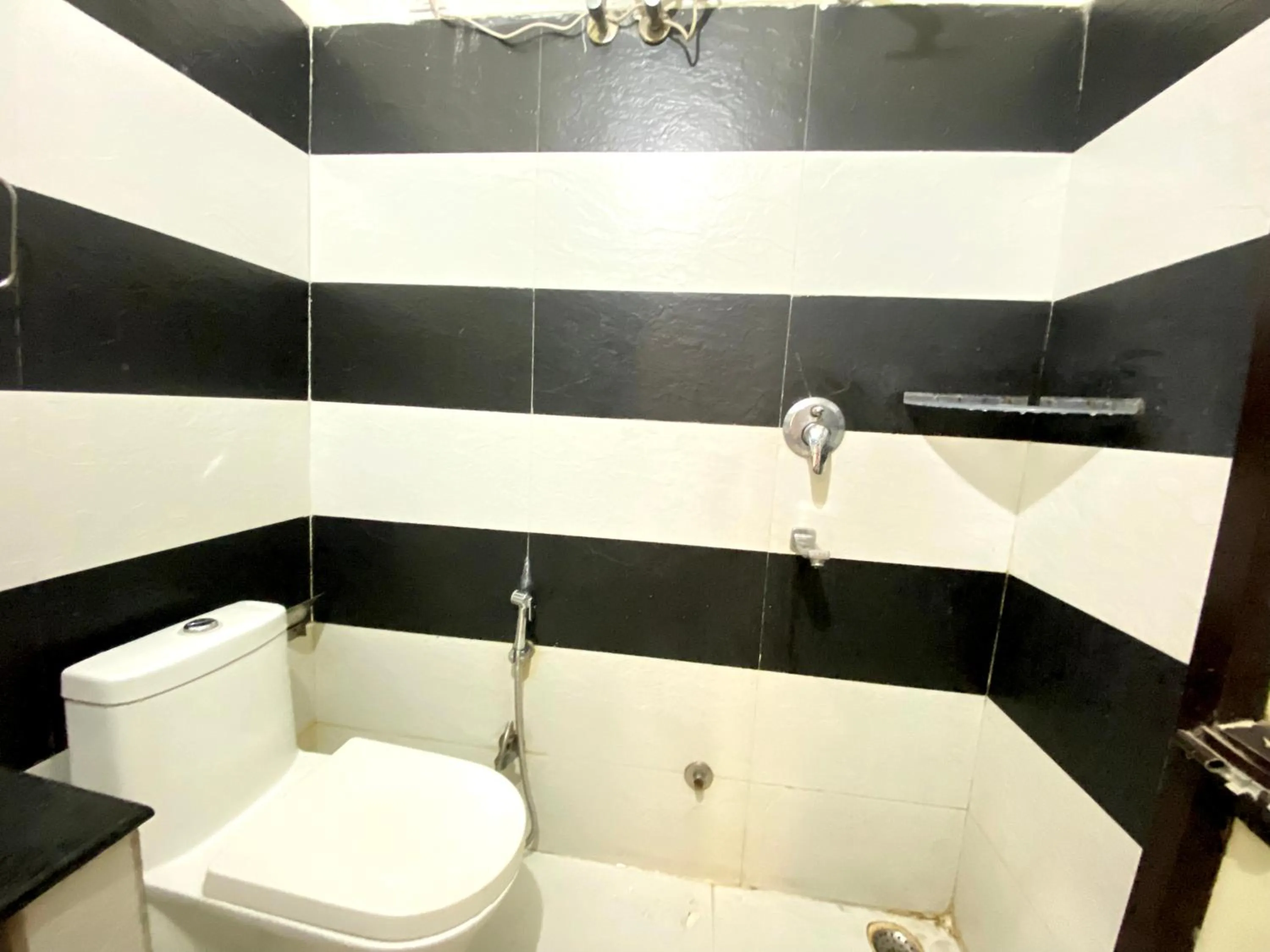 Shower in Sonu Guesthouse & Hostel, Rishikesh