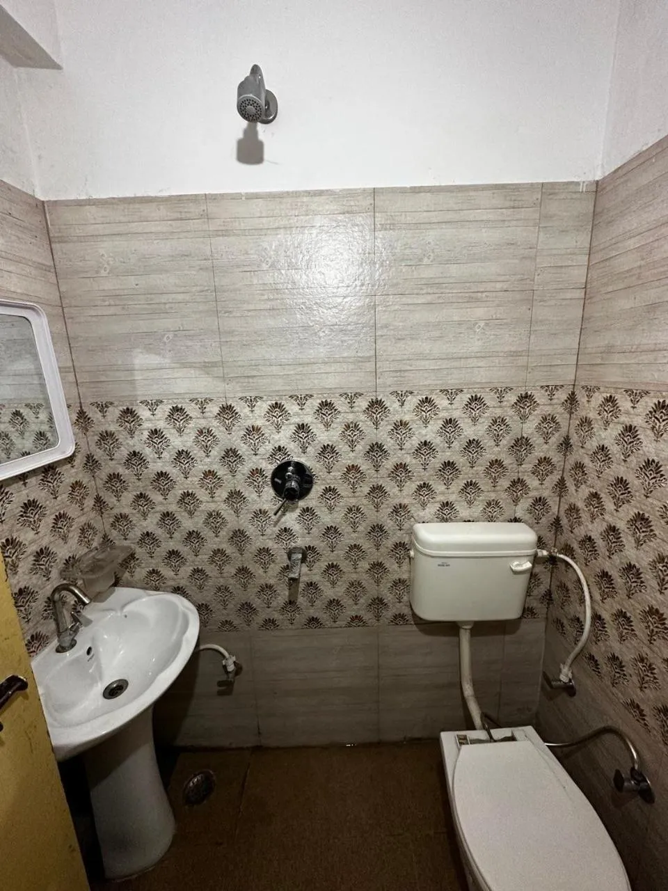 Toilet in Sonu Guesthouse & Hostel, Rishikesh