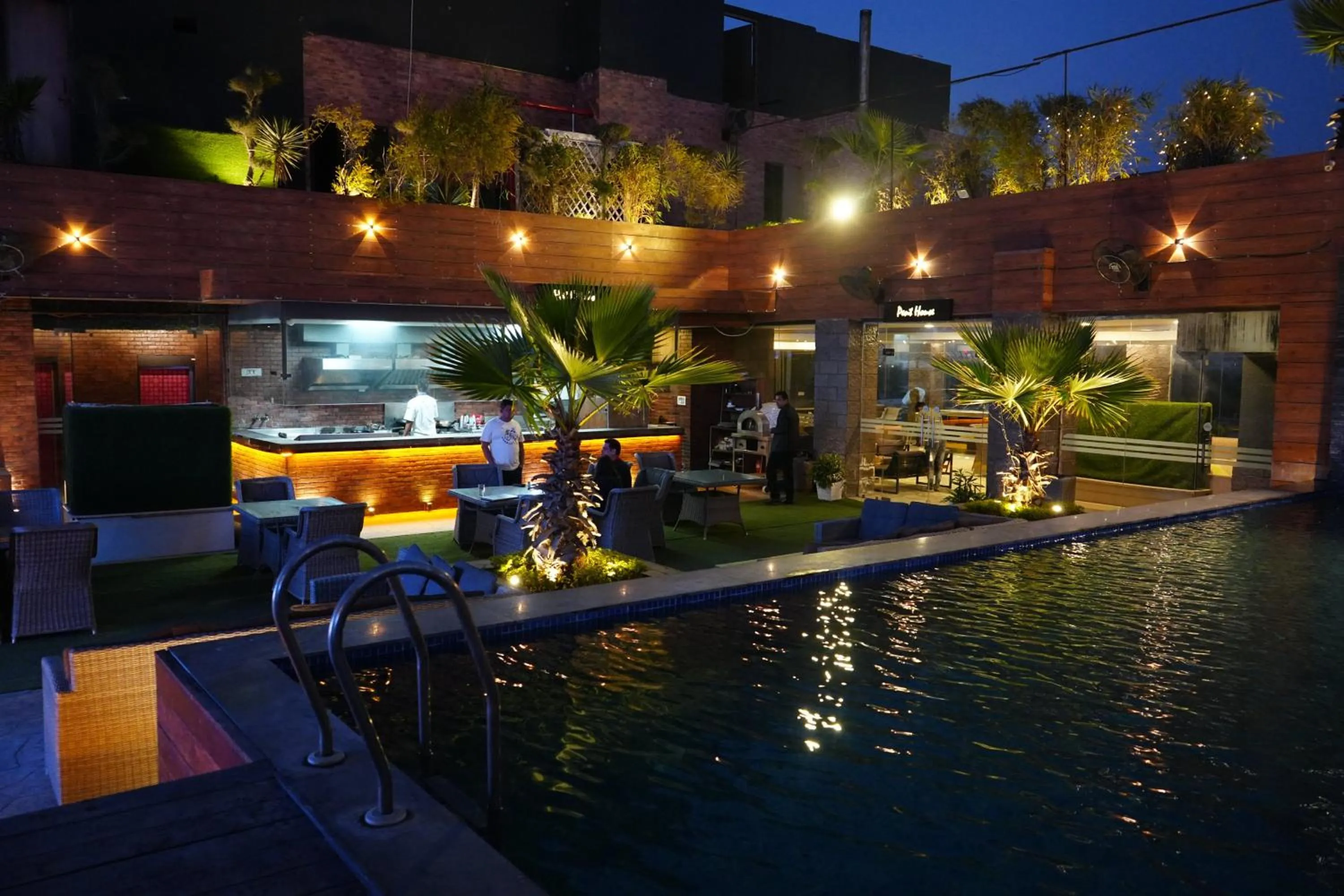 Swimming pool in Spree Hotel Meerut