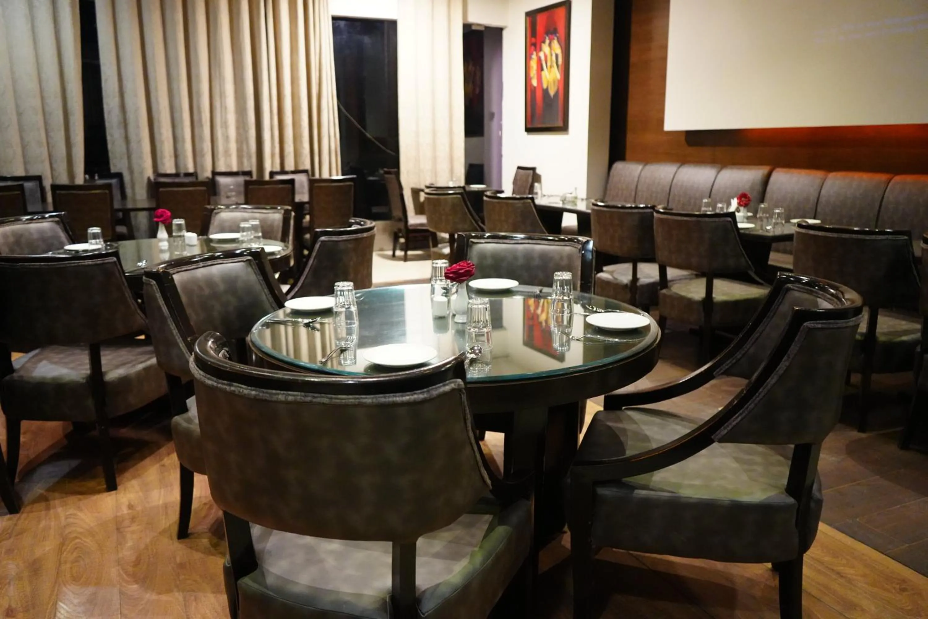 Restaurant/places to eat in Spree Hotel Meerut