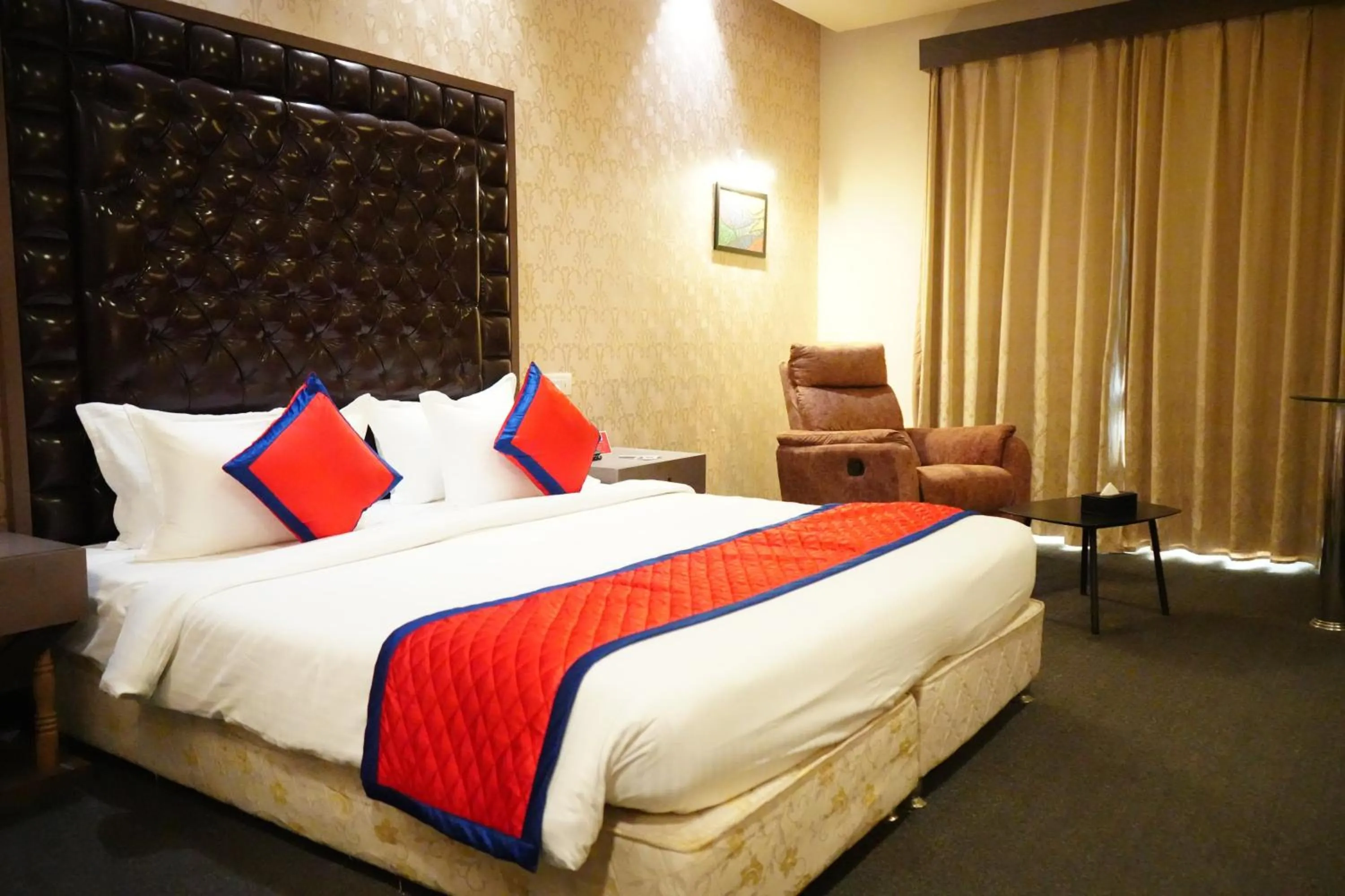 Bedroom, Bed in Spree Hotel Meerut