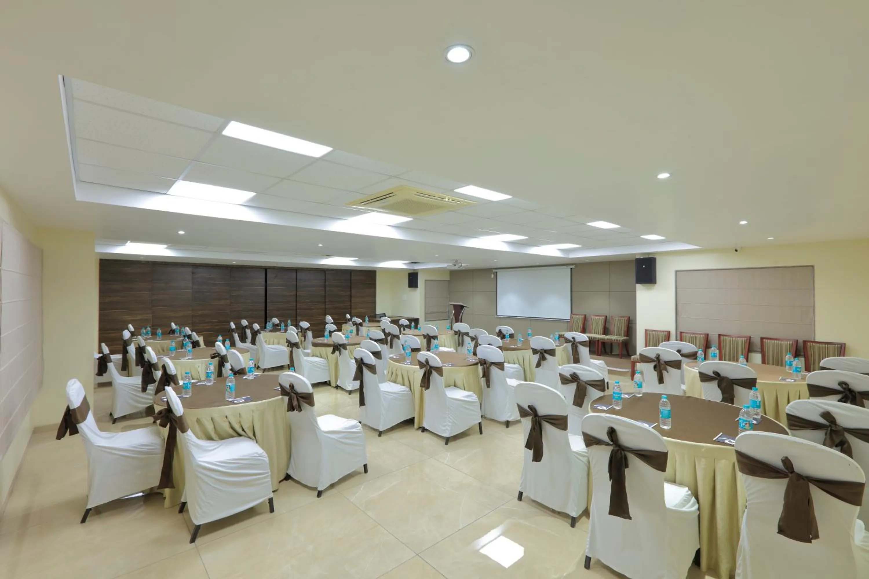 Banquet/Function facilities in Zip By Spree Hotels Kolhapur
