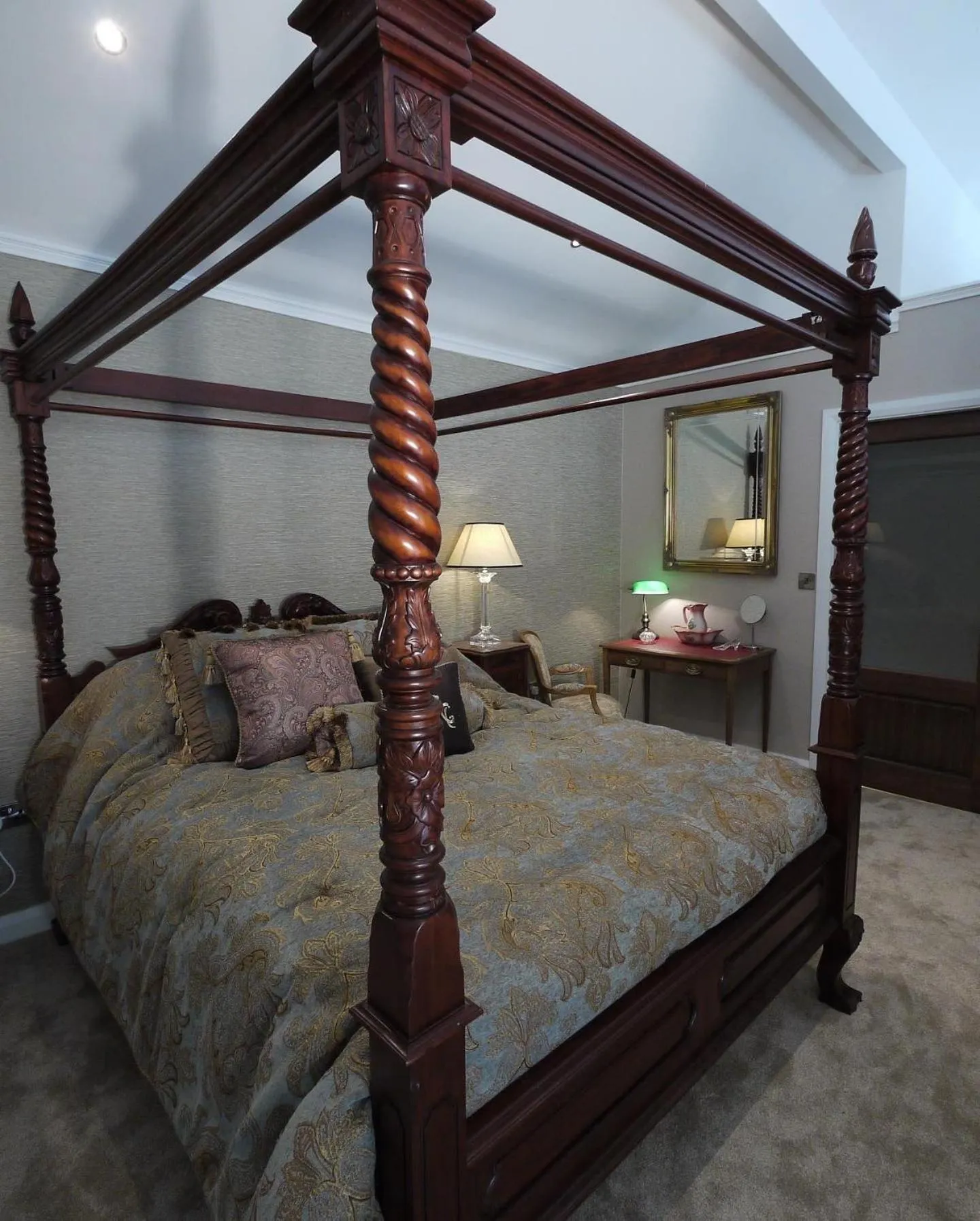 Bedroom, Bed in The Carriage Houses at Beechpark House