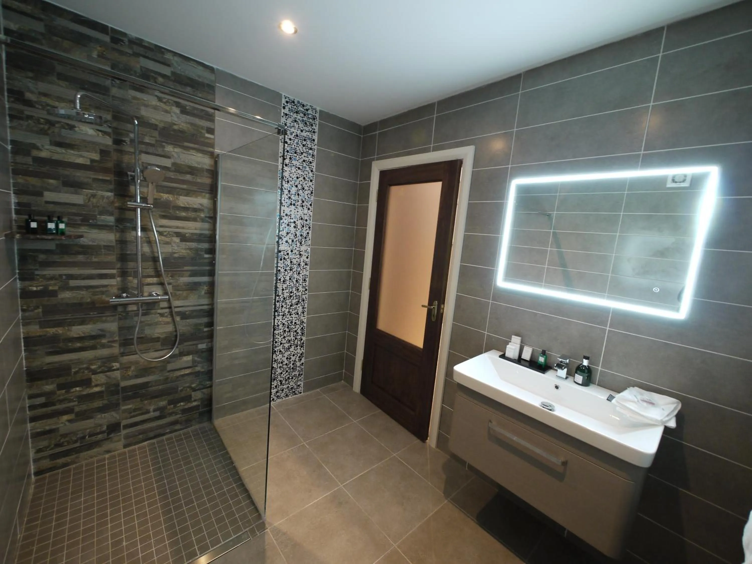 Bathroom in The Carriage Houses at Beechpark House