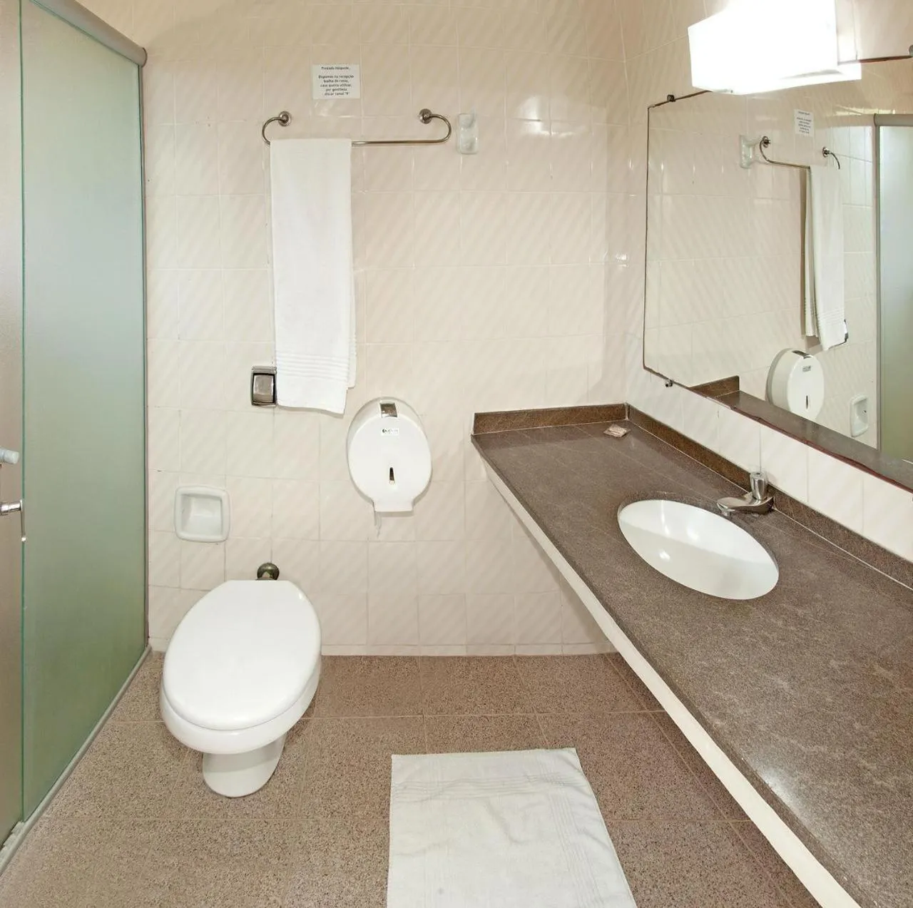 Shower in Lira Hotel