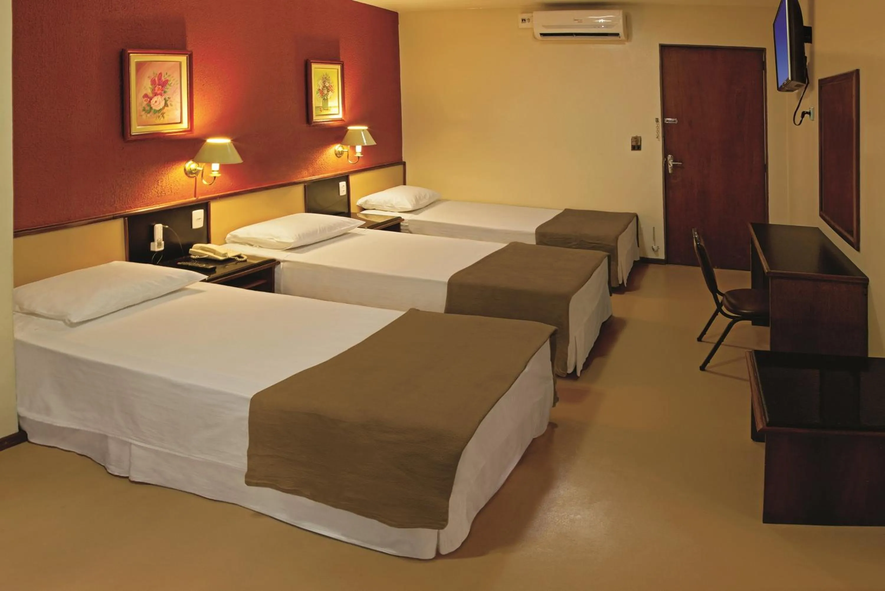 Bed in Lira Hotel