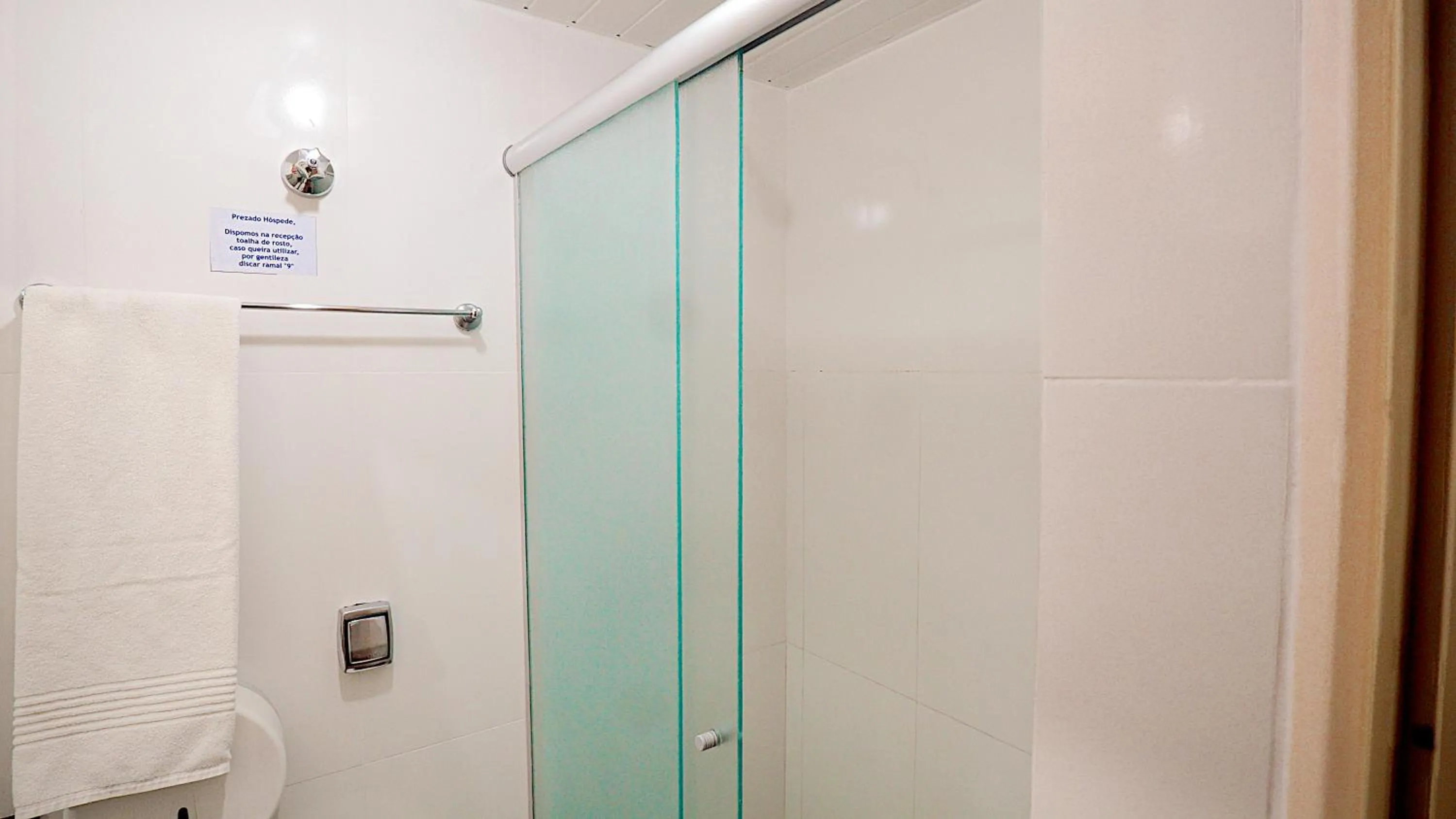 Shower in Lira Hotel