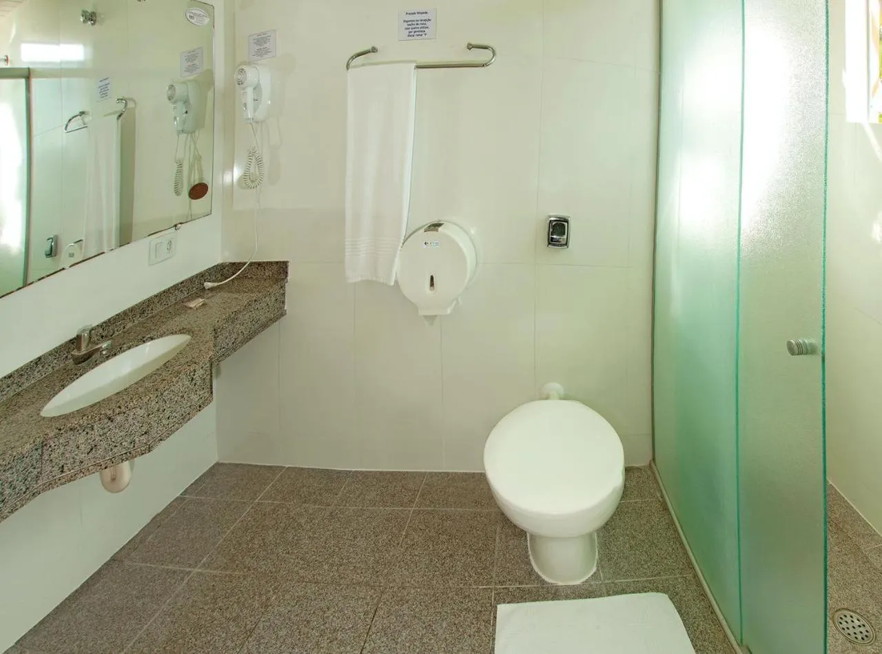 Shower in Lira Hotel