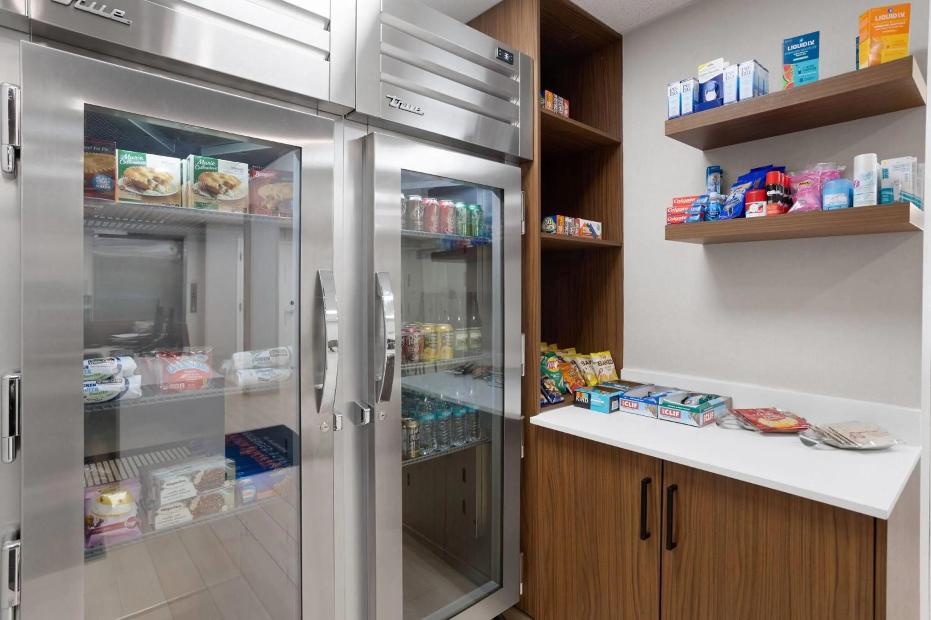 Food and drinks in Hawthorn Extended Stay by Wyndham Jackson Alpine