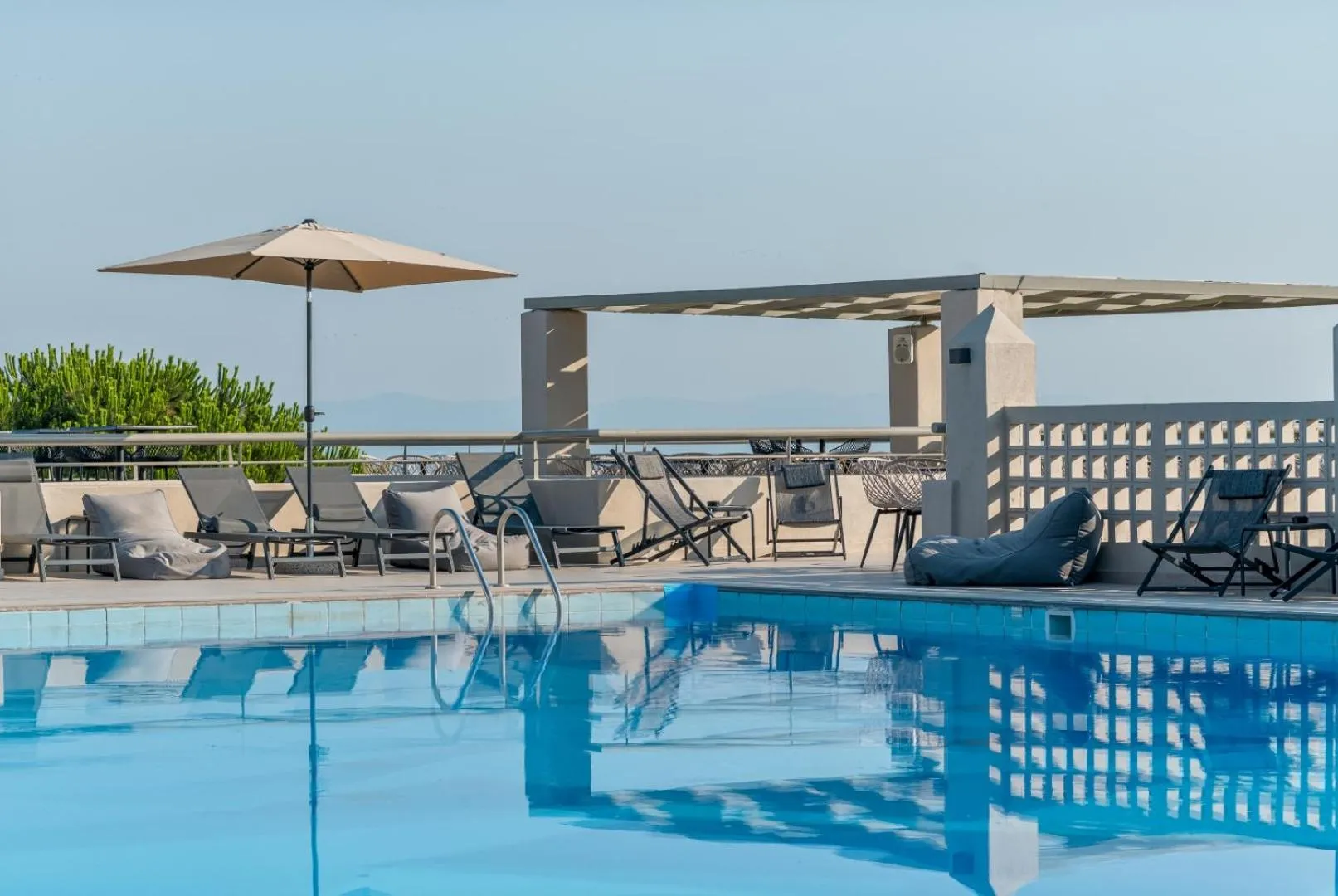 Swimming pool in Arya Hotel