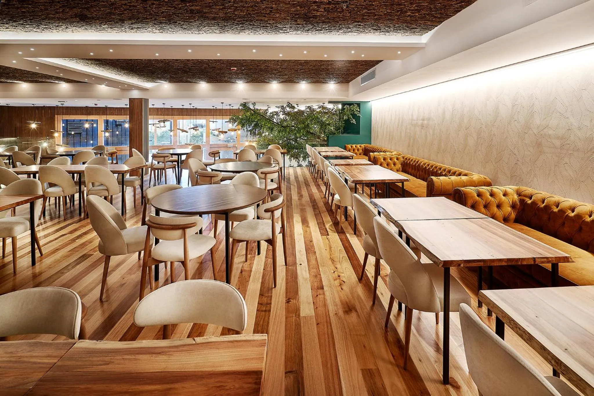 Restaurant/places to eat in The Log Porto Hotel by Piamonte Hotels