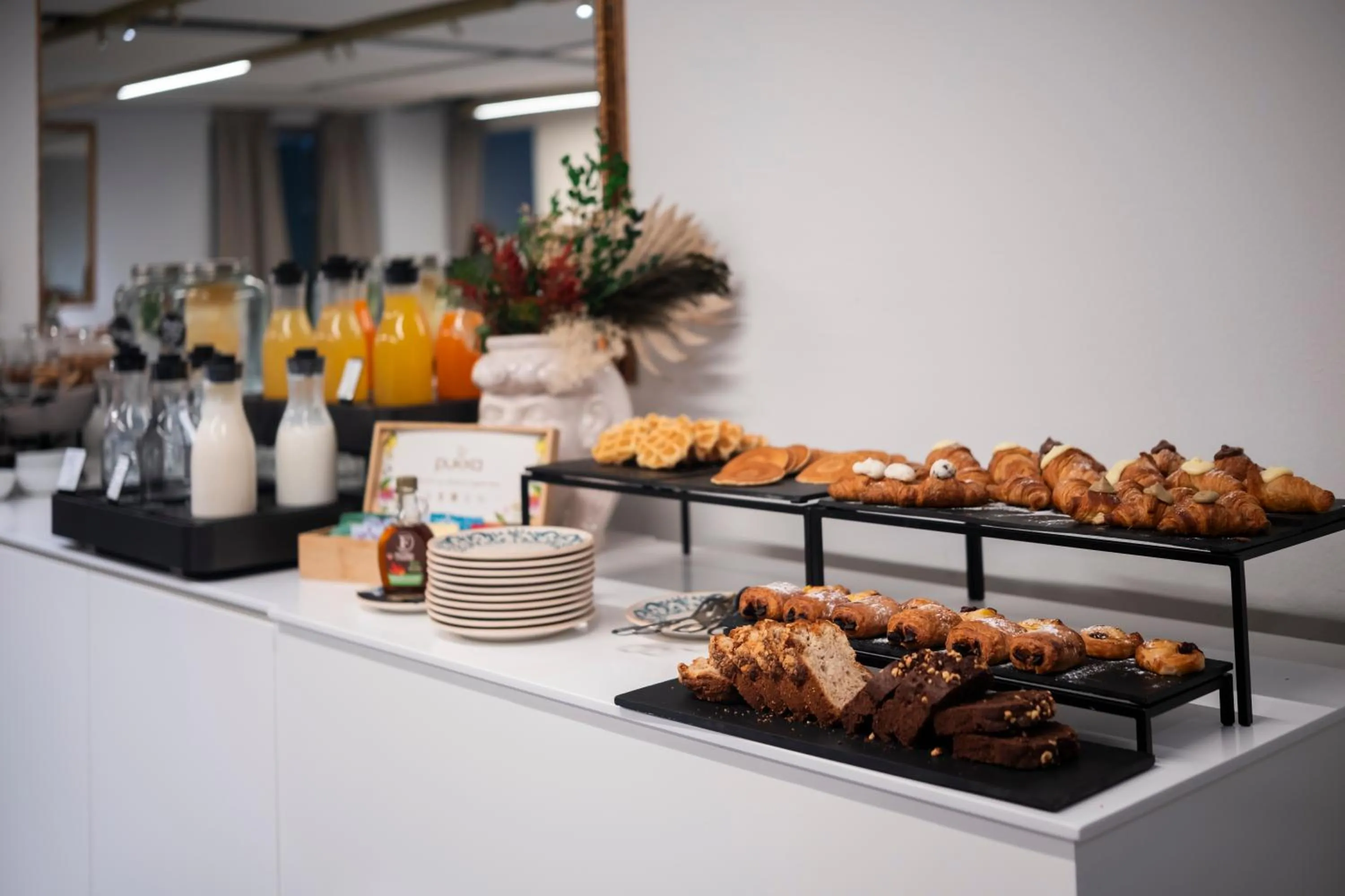 Buffet breakfast in Duomo Hotel & Apartments