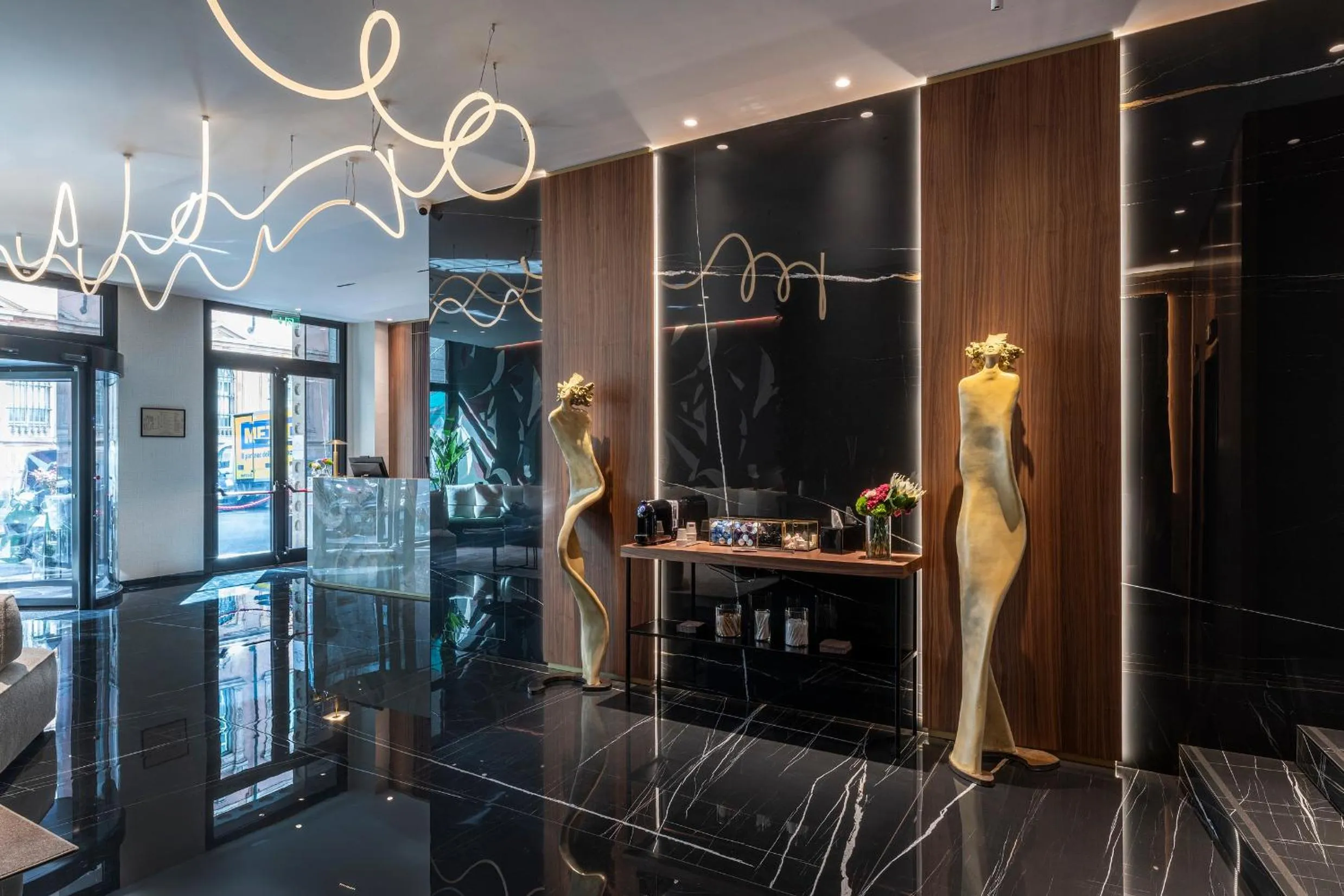 Lobby or reception in Duomo Hotel & Apartments