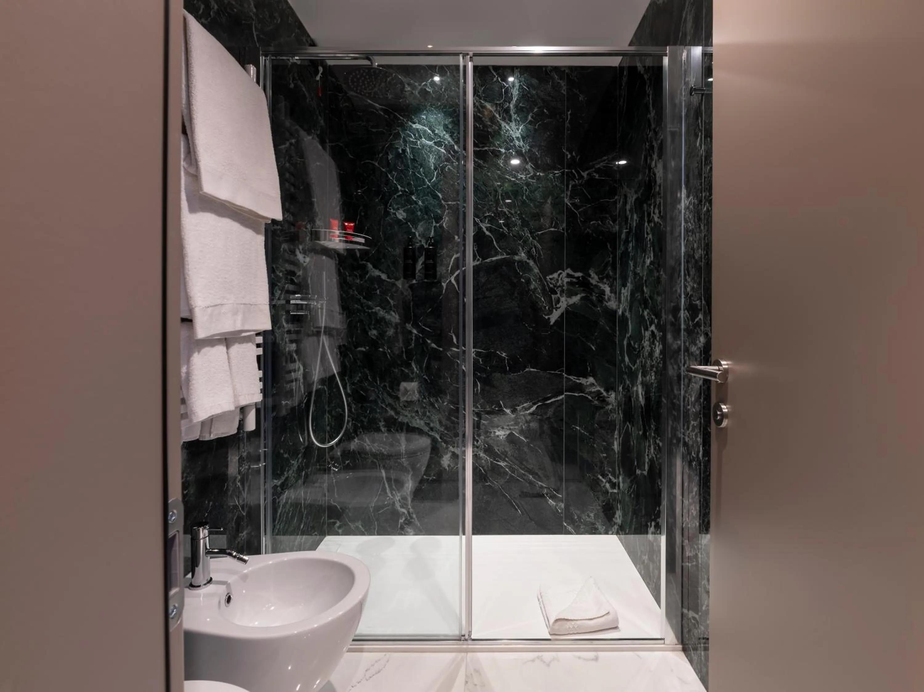 Duomo Hotel & Apartments