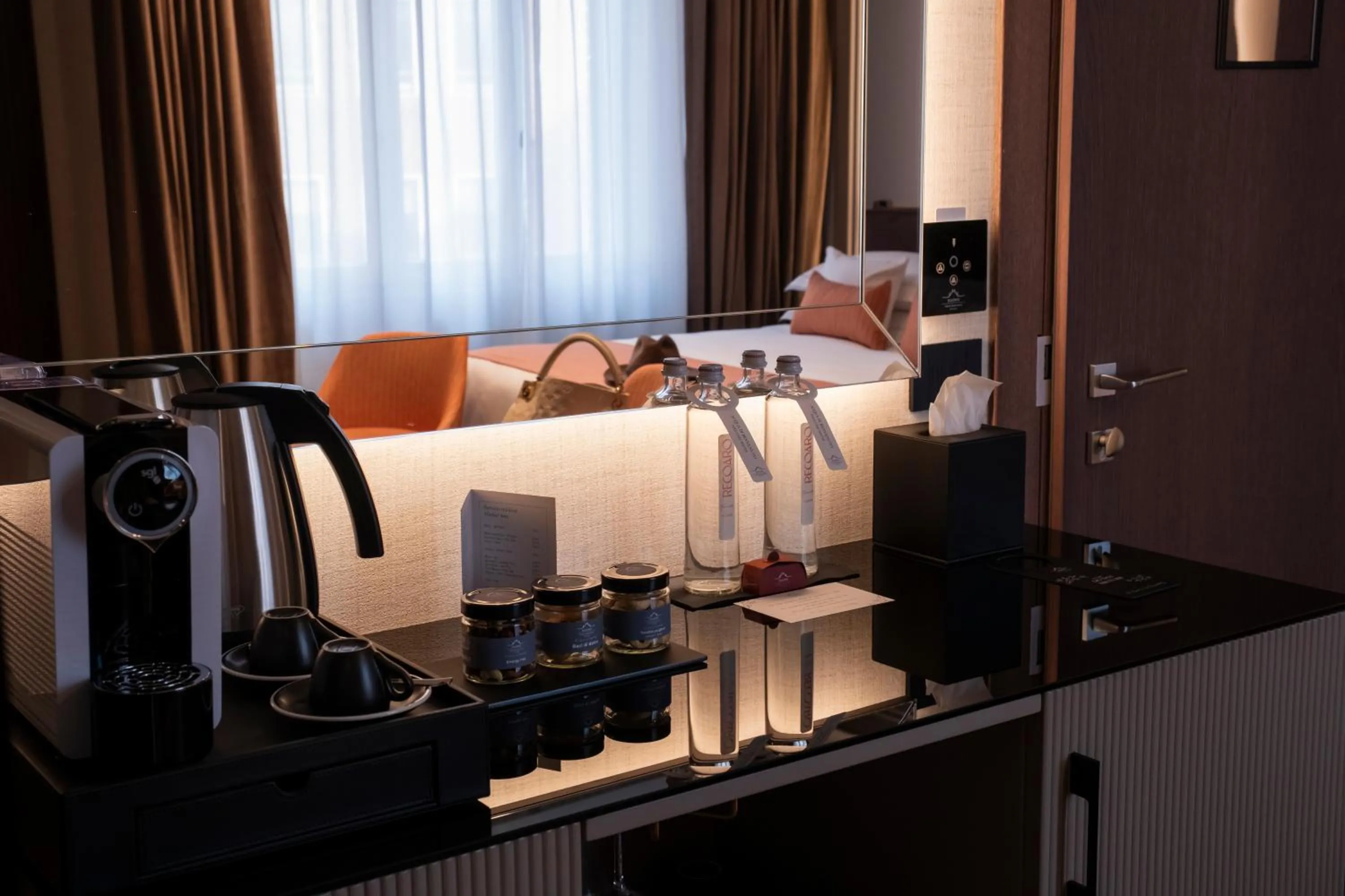 Coffee/tea facilities, Bed in Duomo Hotel & Apartments
