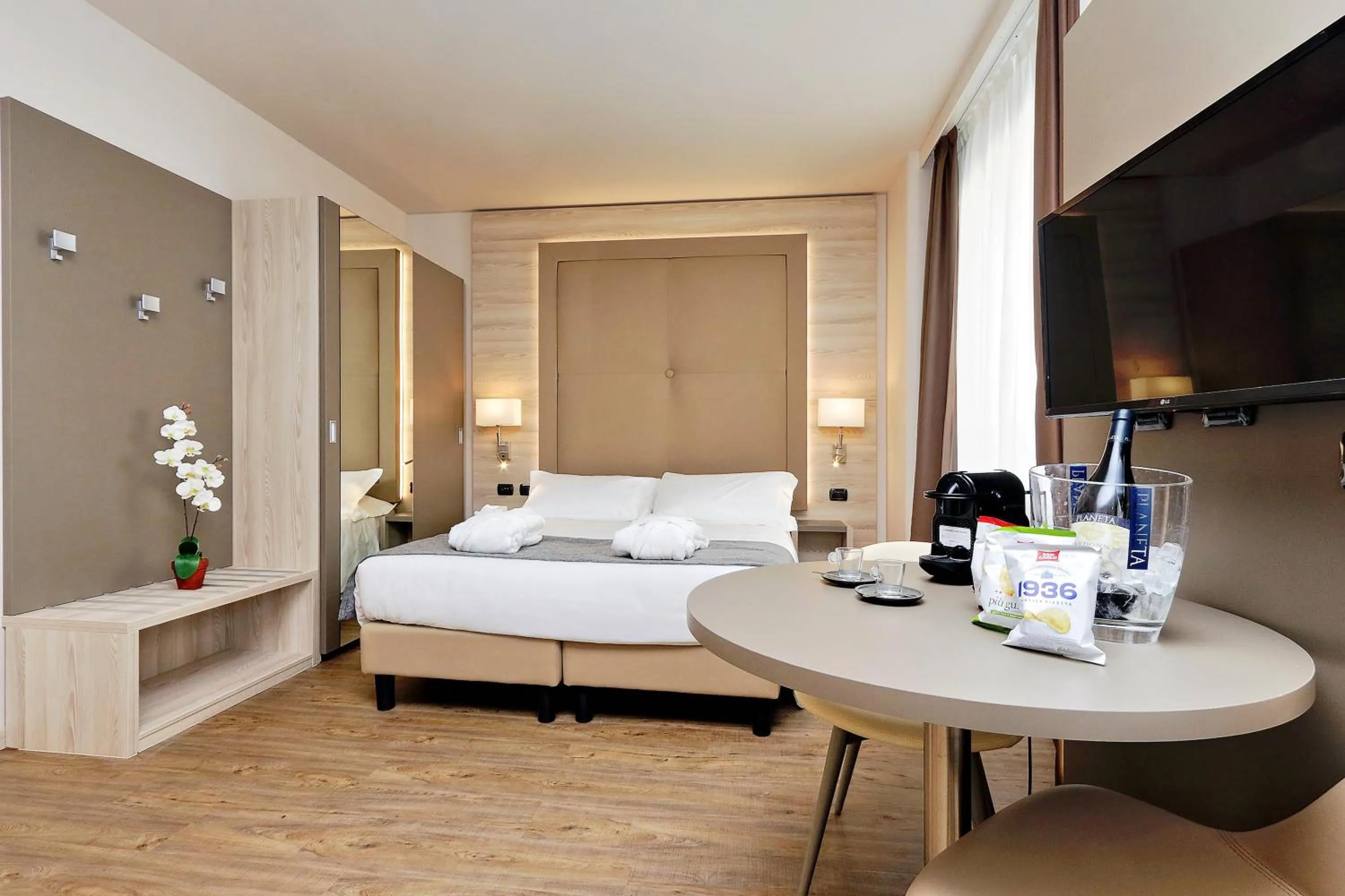 Bed in Duomo Hotel & Apartments