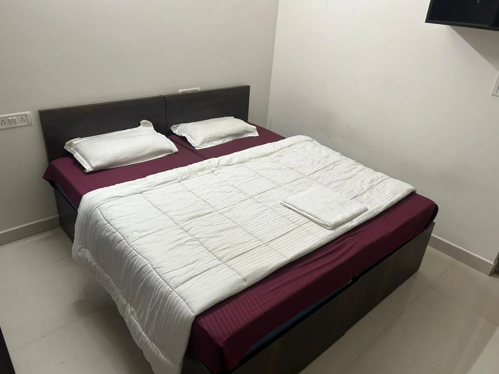 Bedroom, Bed in Grand View Hotel
