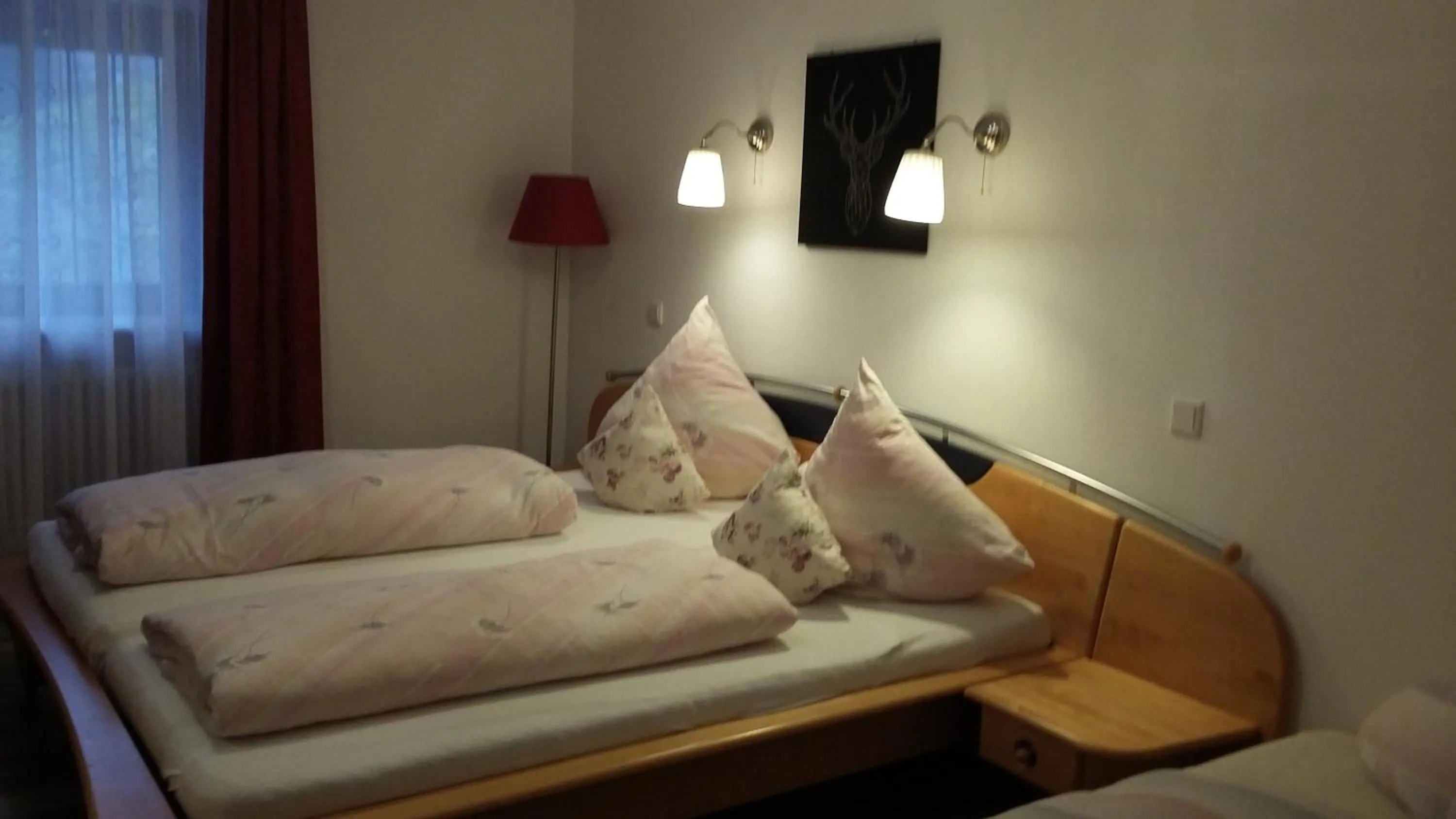 Property building, Bed in Gasthaus Zur Linde Ferienwohnungen