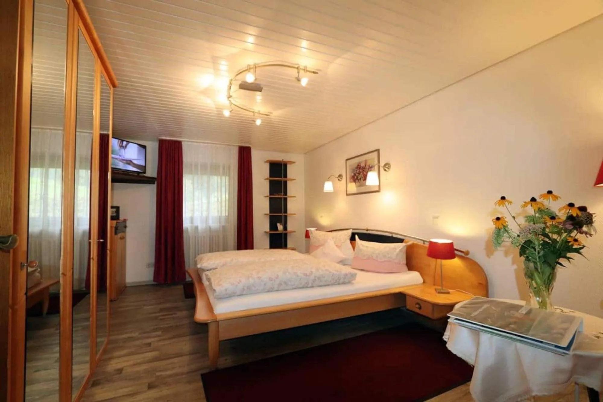 Living room, Bed in Gasthaus Zur Linde Ferienwohnungen