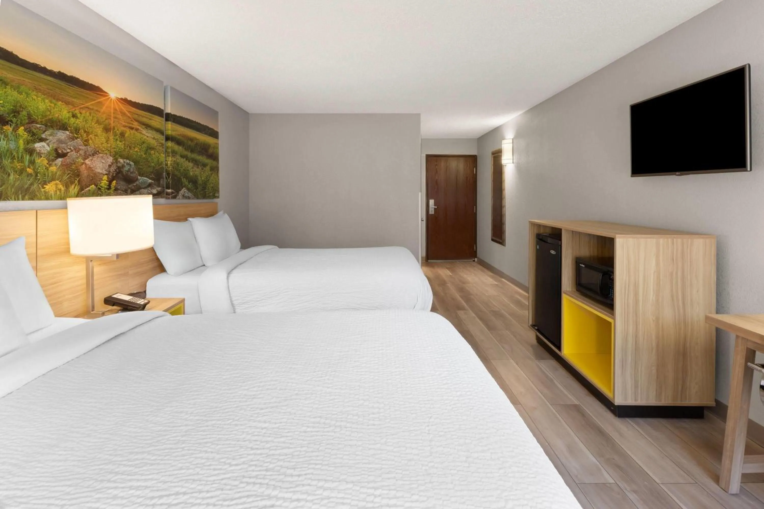 Photo of the whole room, Bed in Days Inn by Wyndham Blairsville