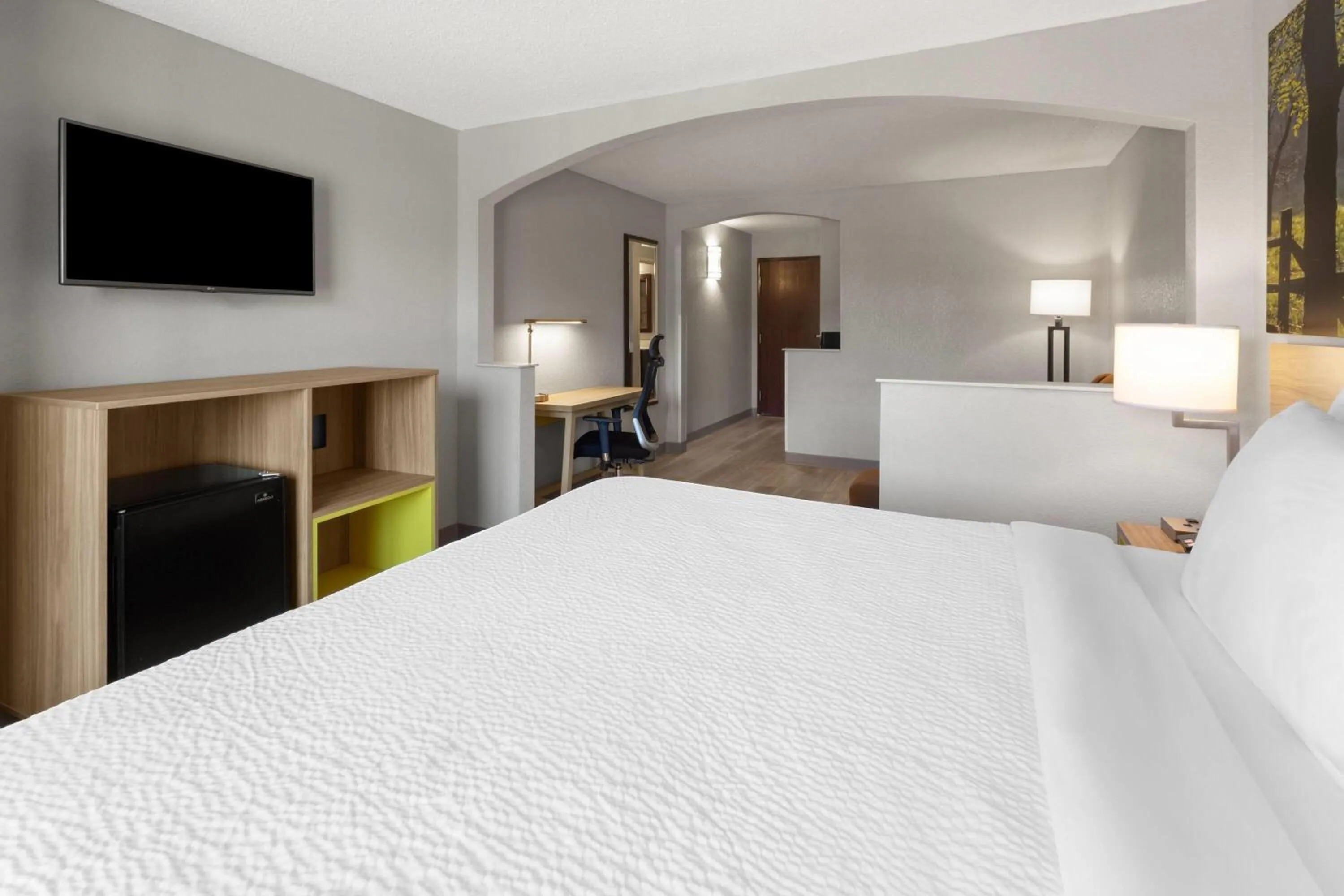 Bath, Bed in Days Inn by Wyndham Blairsville