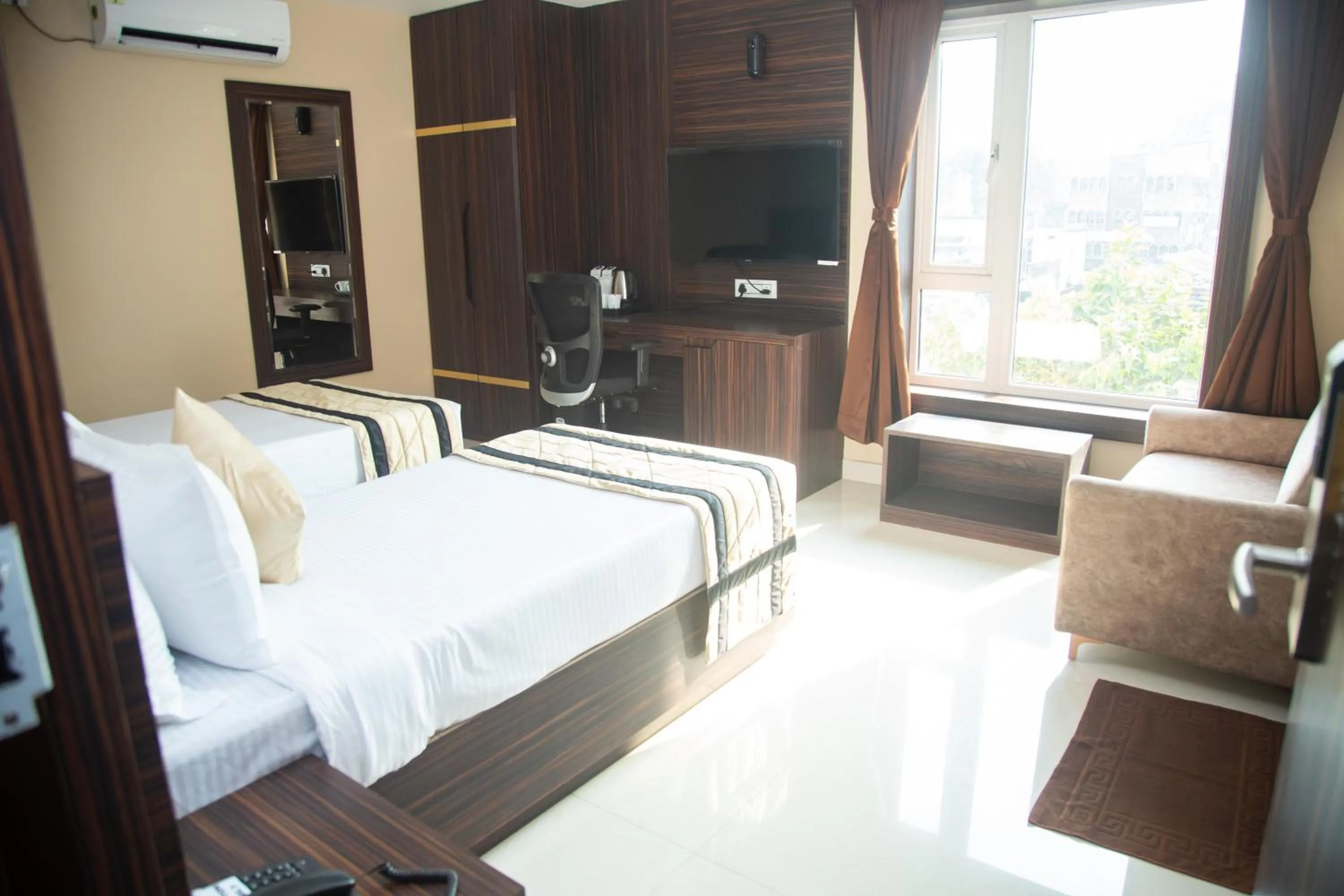 TV and multimedia in Park Eastern Hotel