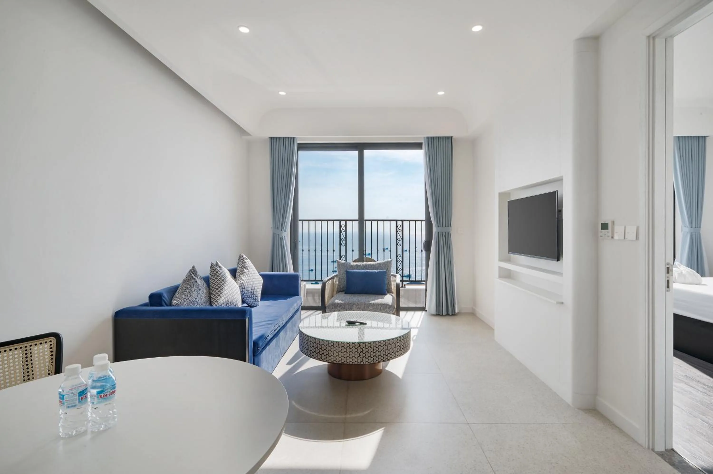 Communal lounge/ TV room in La isla Apartments & Villas - Sea View & Fireworks Phu Quoc