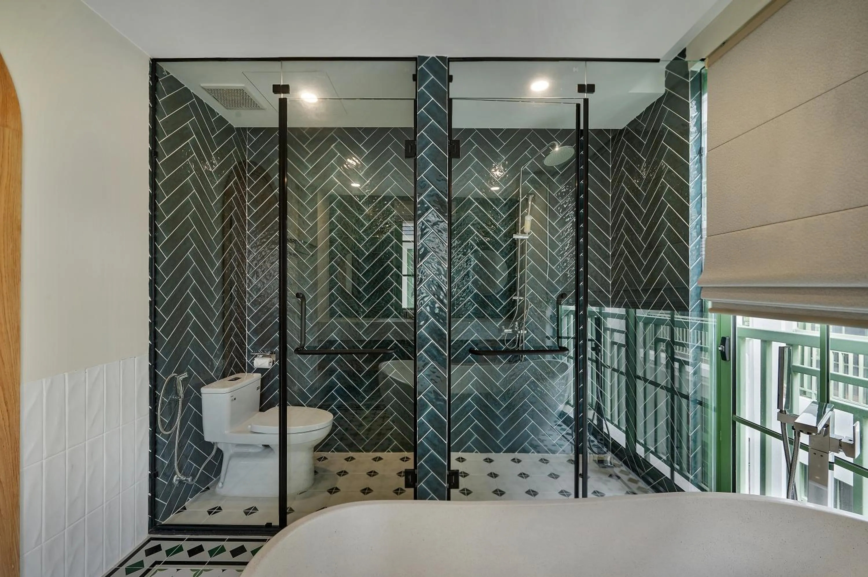 Shower in La isla Apartments & Villas - Sea View & Fireworks Phu Quoc