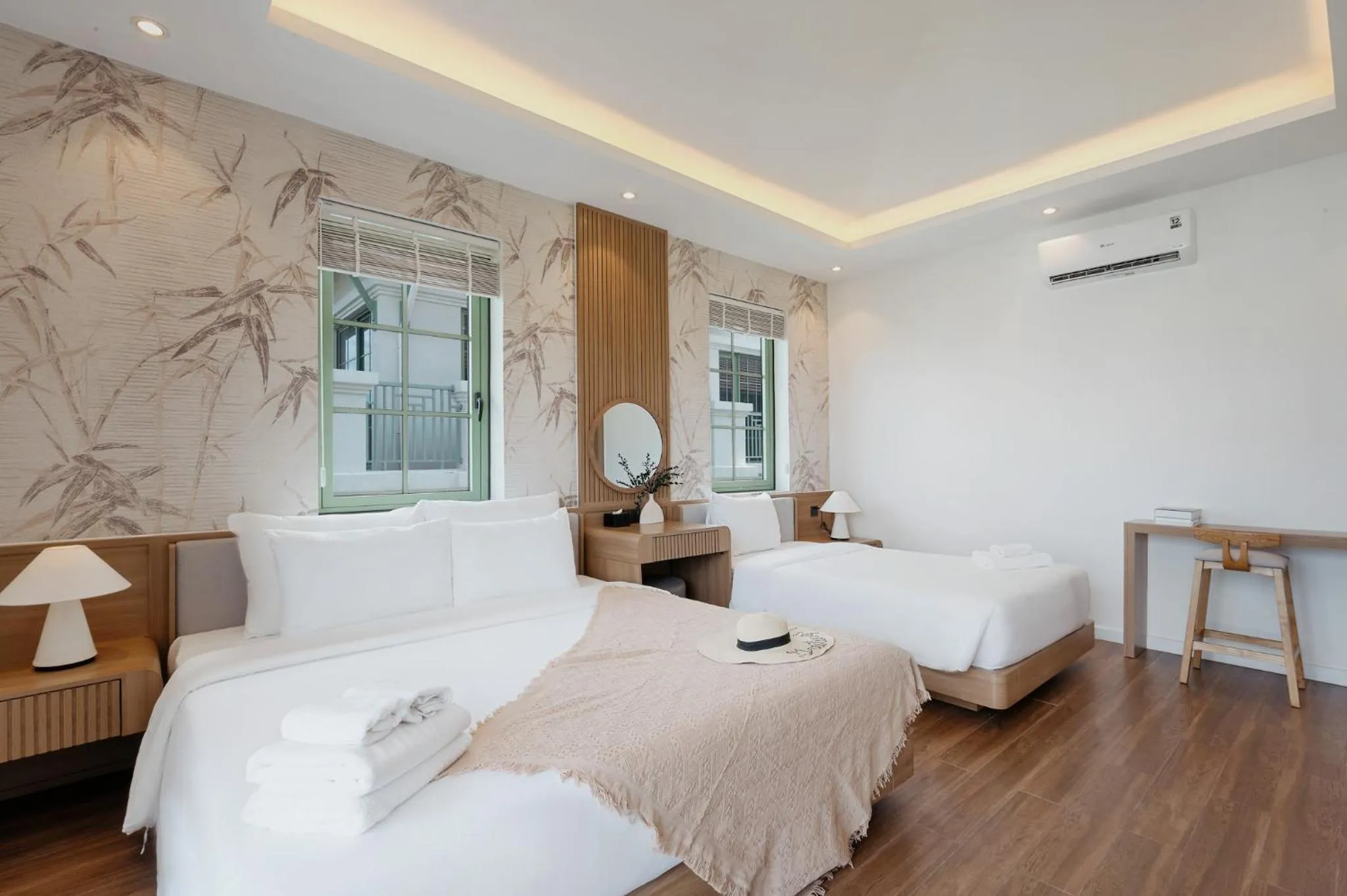 Photo of the whole room, Bed in La isla Apartments & Villas - Sea View & Fireworks Phu Quoc