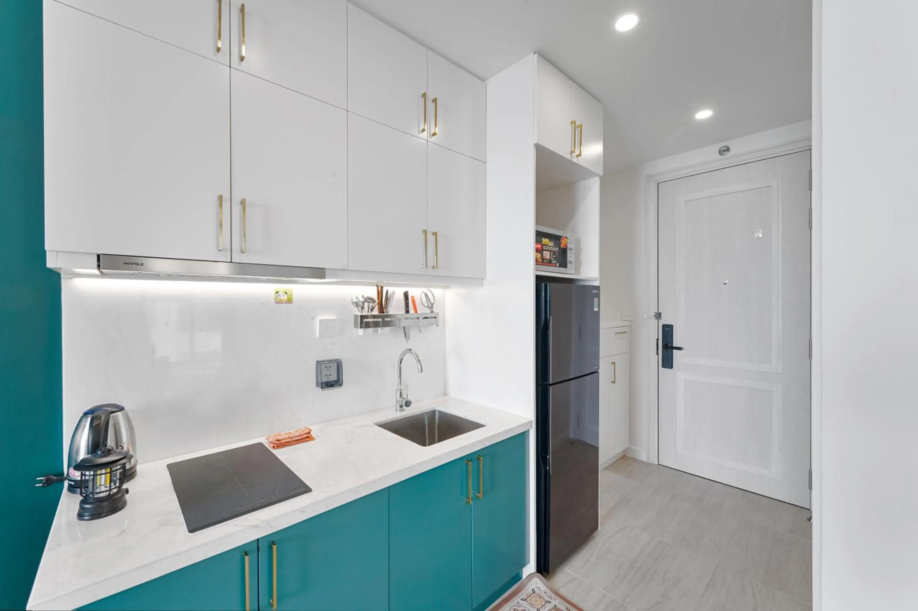 stove in La isla Apartments & Villas - Sea View & Fireworks Phu Quoc