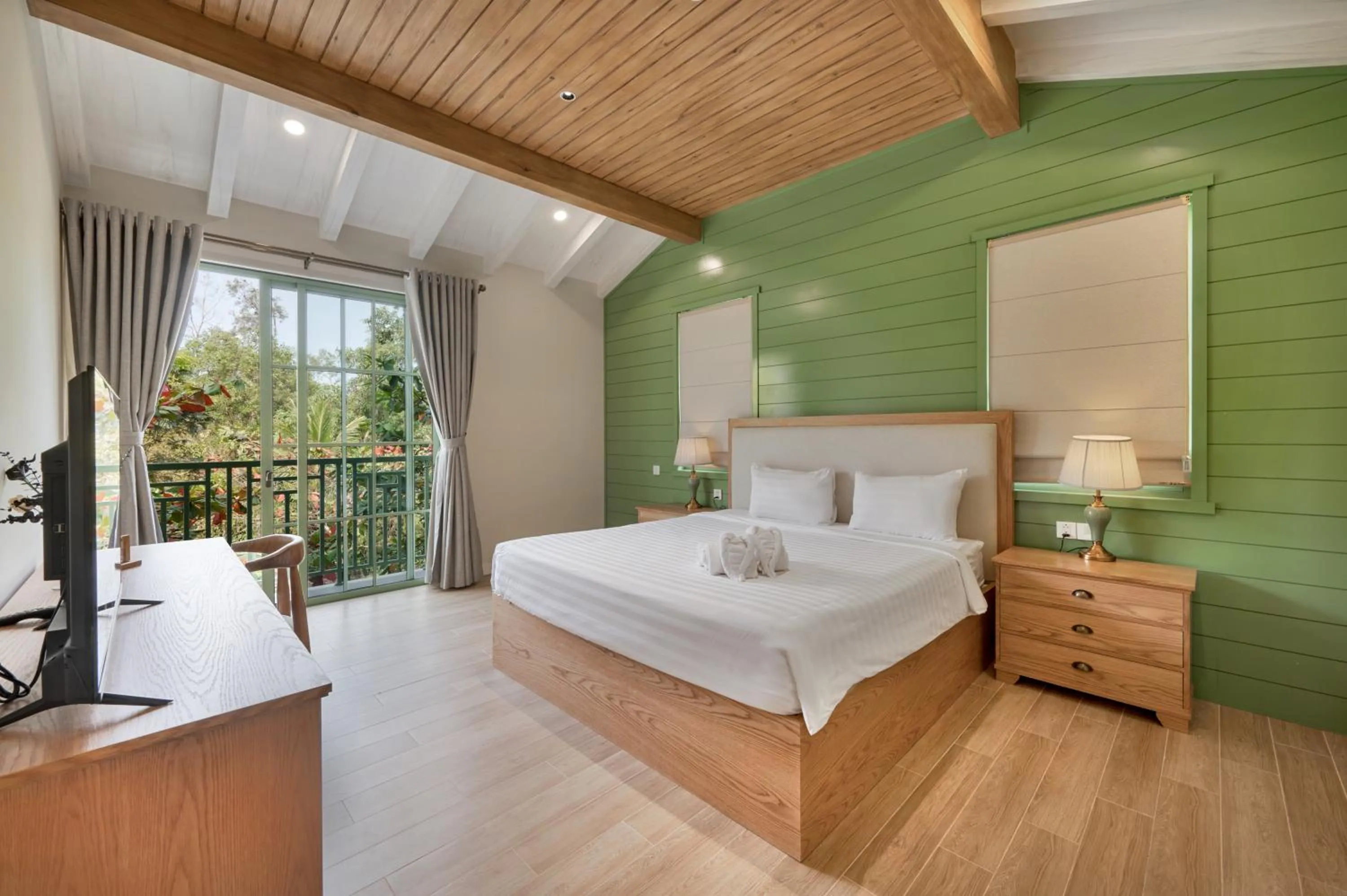 Photo of the whole room, Bed in La isla Apartments & Villas - Sea View & Fireworks Phu Quoc