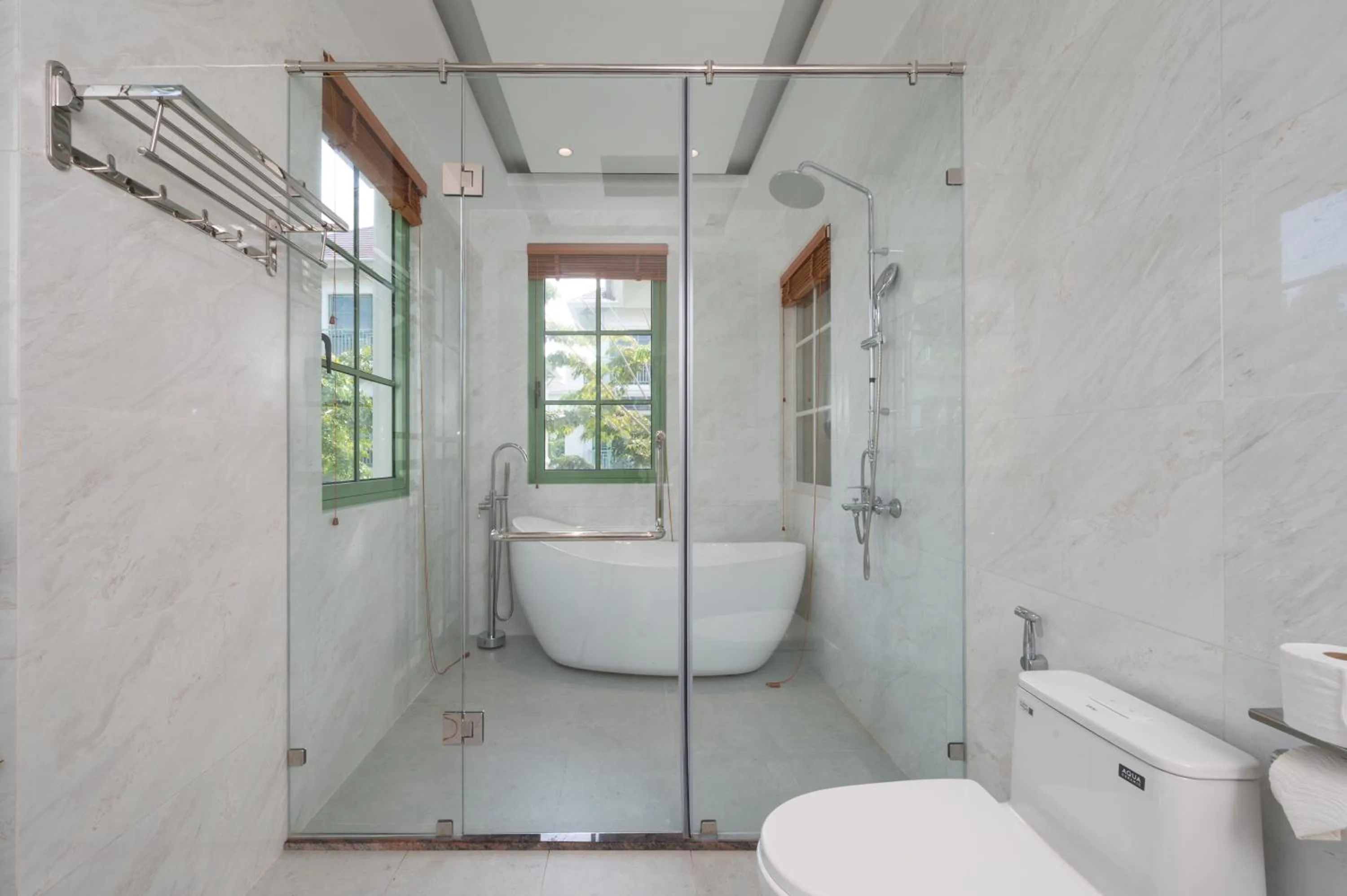 Shower in La isla Apartments & Villas - Sea View & Fireworks Phu Quoc